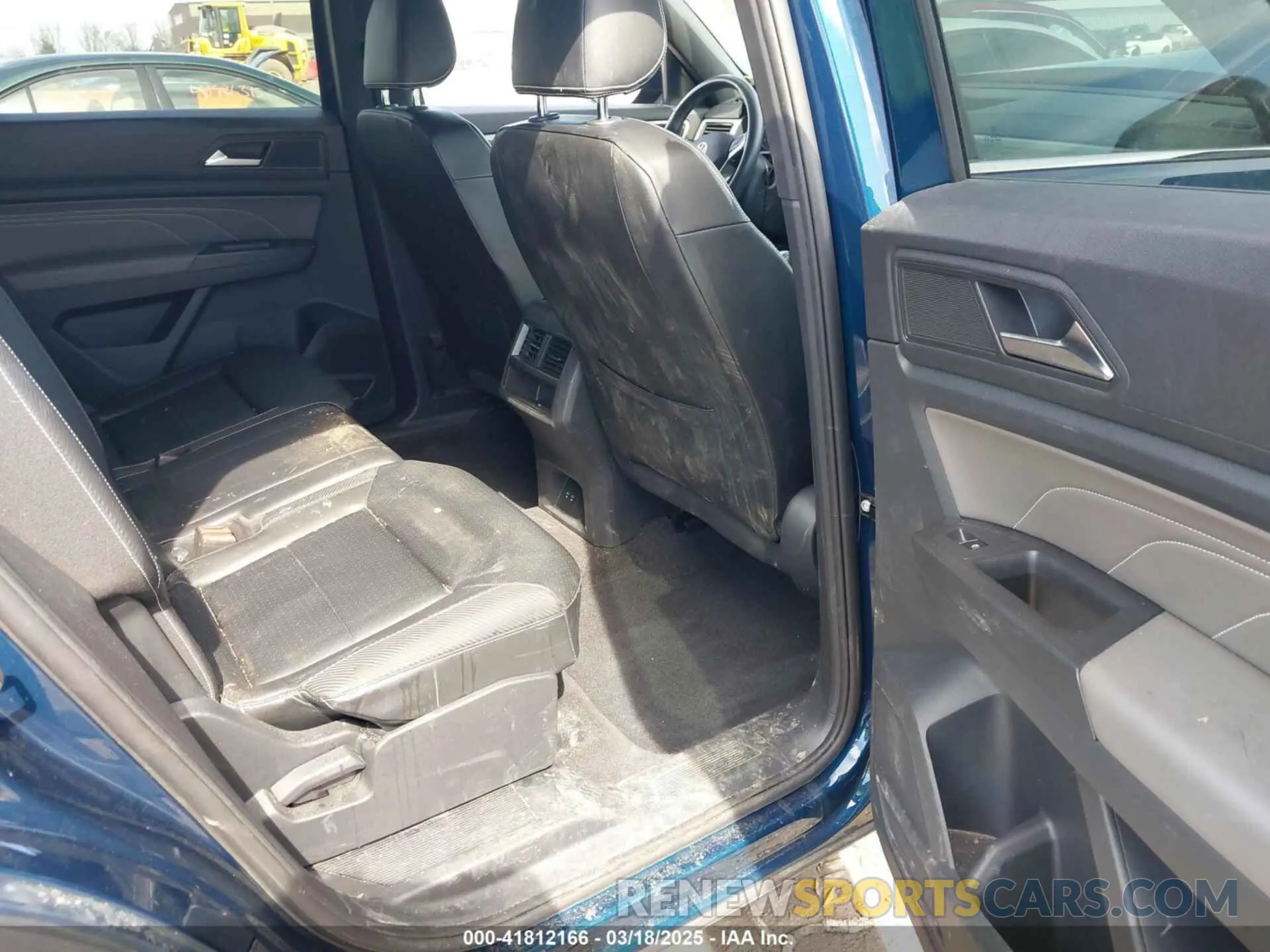 8 Photograph of a damaged car 1V2HE2CAXNC224787 VOLKSWAGEN ATLAS CROSS SPORT 2022