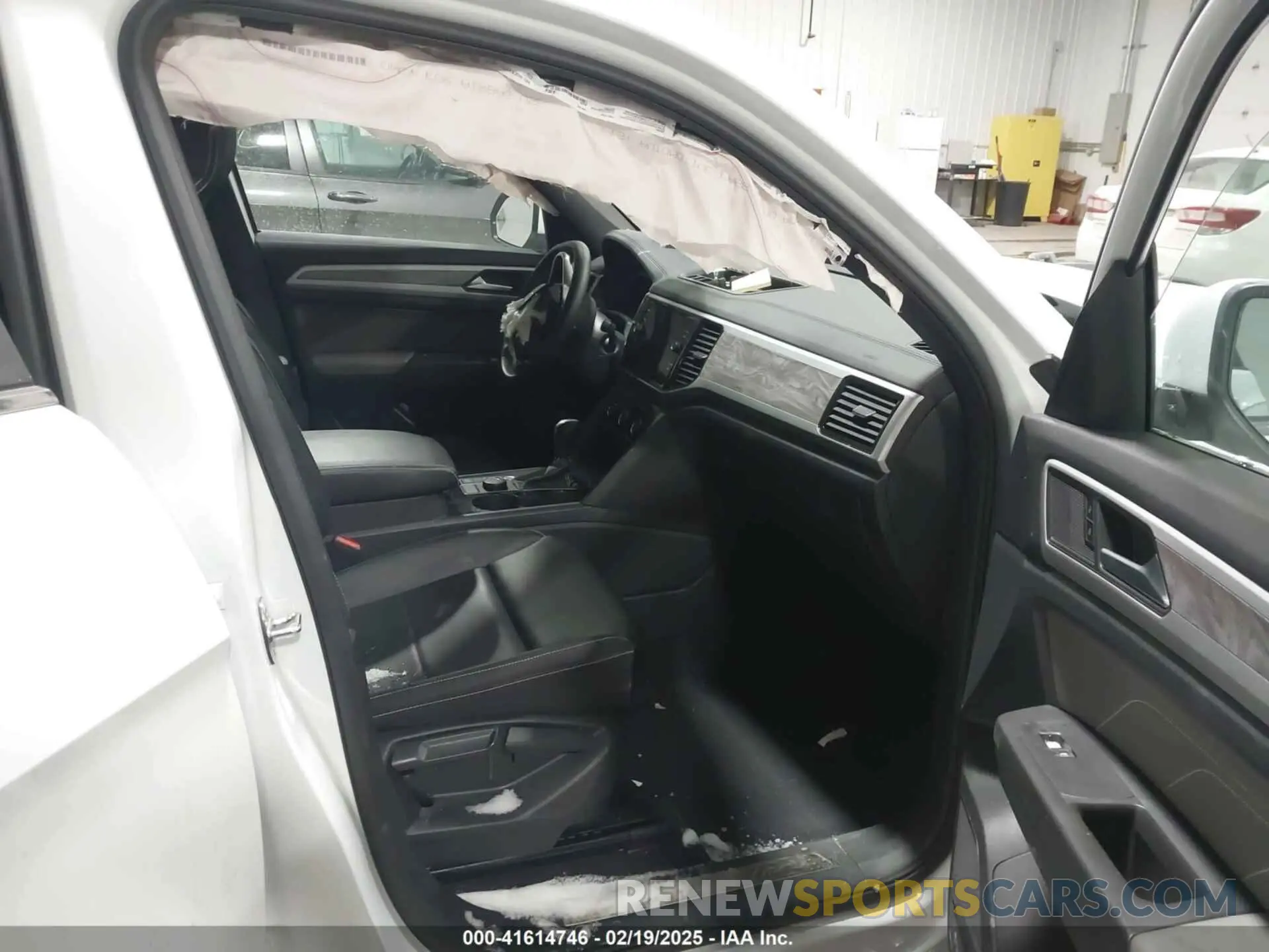 5 Photograph of a damaged car 1V2KC2CA1NC225788 VOLKSWAGEN ATLAS CROSS SPORT 2022