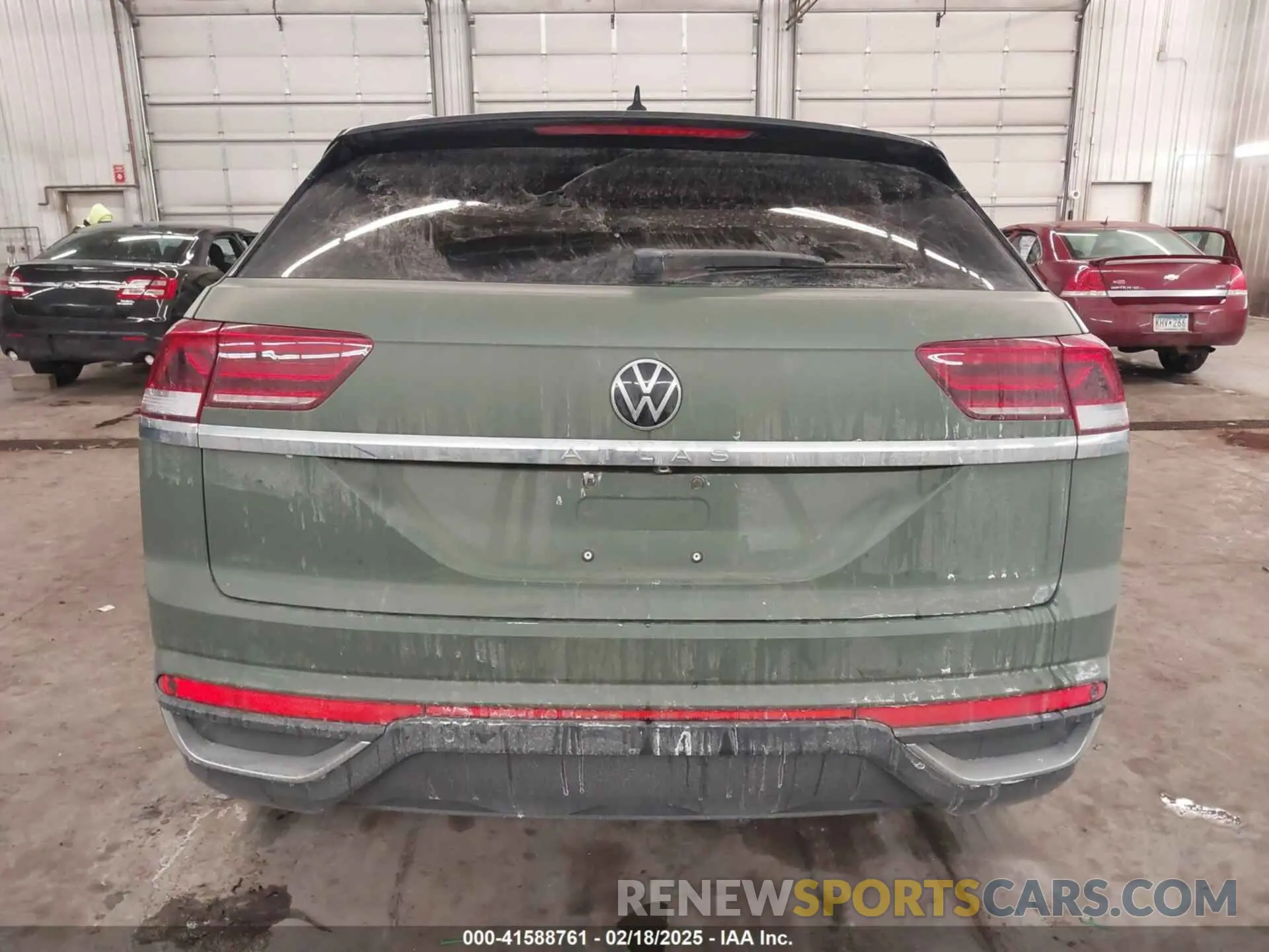 17 Photograph of a damaged car 1V2KC2CA3NC207745 VOLKSWAGEN ATLAS CROSS SPORT 2022