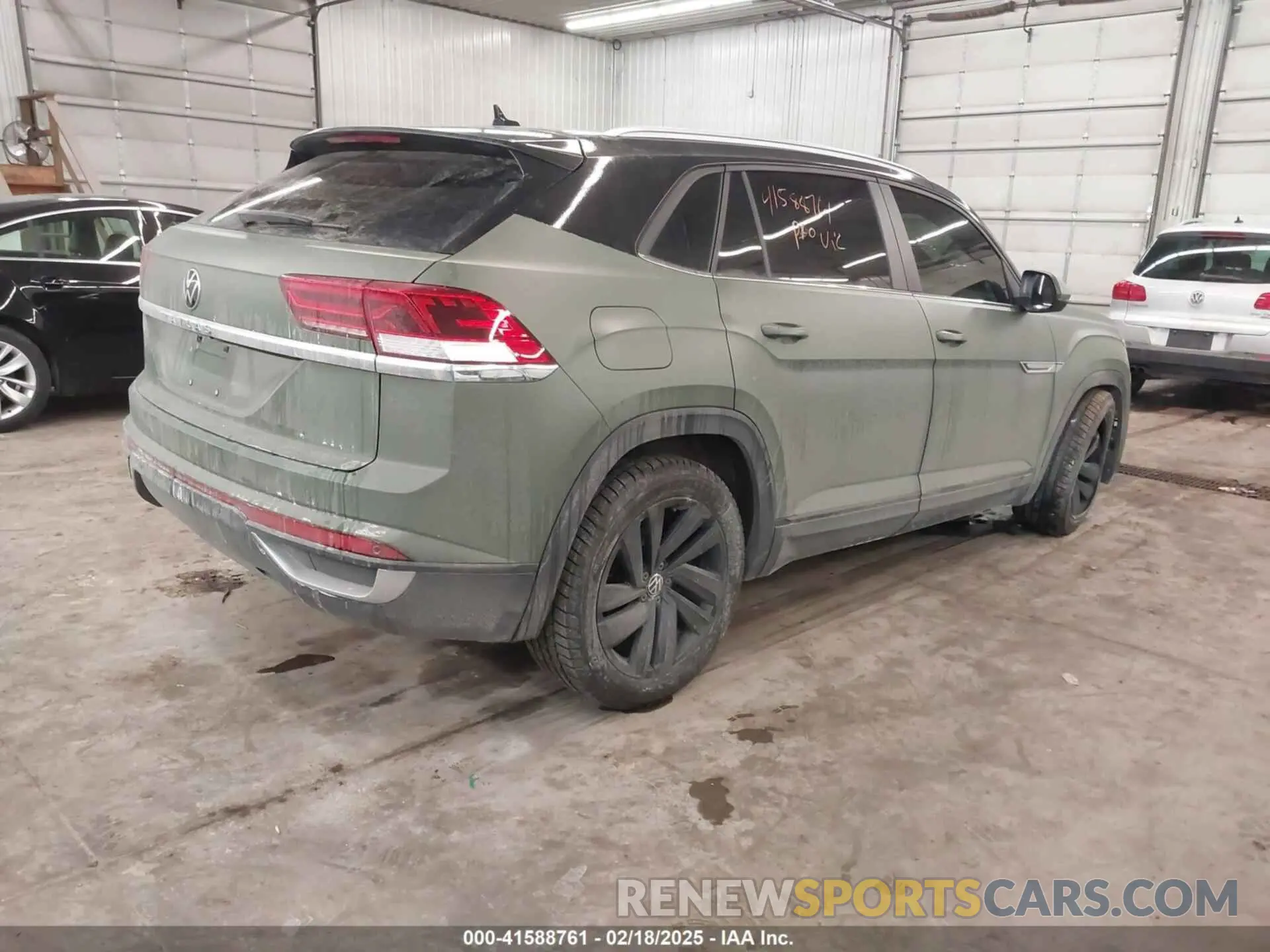 4 Photograph of a damaged car 1V2KC2CA3NC207745 VOLKSWAGEN ATLAS CROSS SPORT 2022