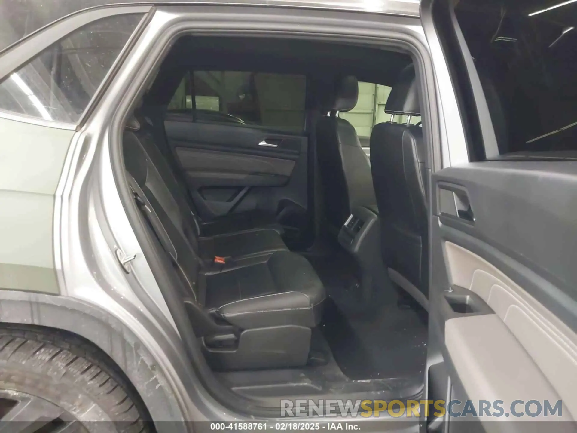 8 Photograph of a damaged car 1V2KC2CA3NC207745 VOLKSWAGEN ATLAS CROSS SPORT 2022