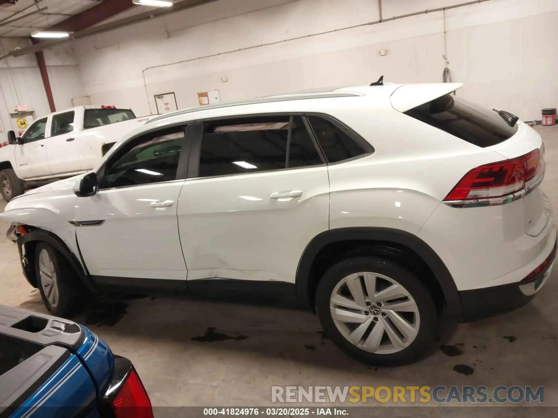 14 Photograph of a damaged car 1V2KC2CA4NC214204 VOLKSWAGEN ATLAS CROSS SPORT 2022