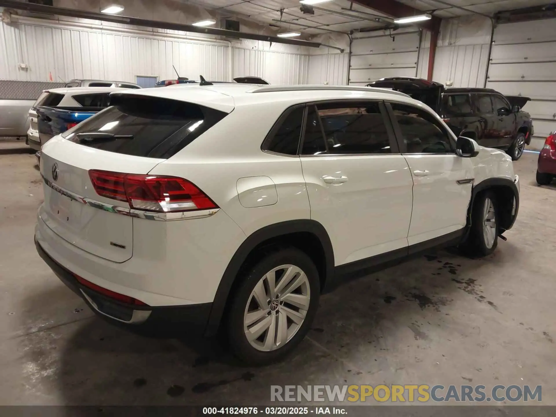 4 Photograph of a damaged car 1V2KC2CA4NC214204 VOLKSWAGEN ATLAS CROSS SPORT 2022