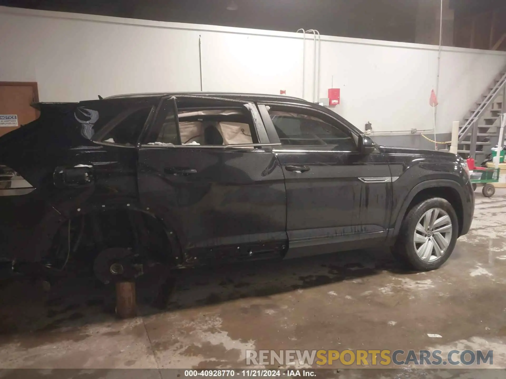 14 Photograph of a damaged car 1V2KE2CA0NC227686 VOLKSWAGEN ATLAS CROSS SPORT 2022