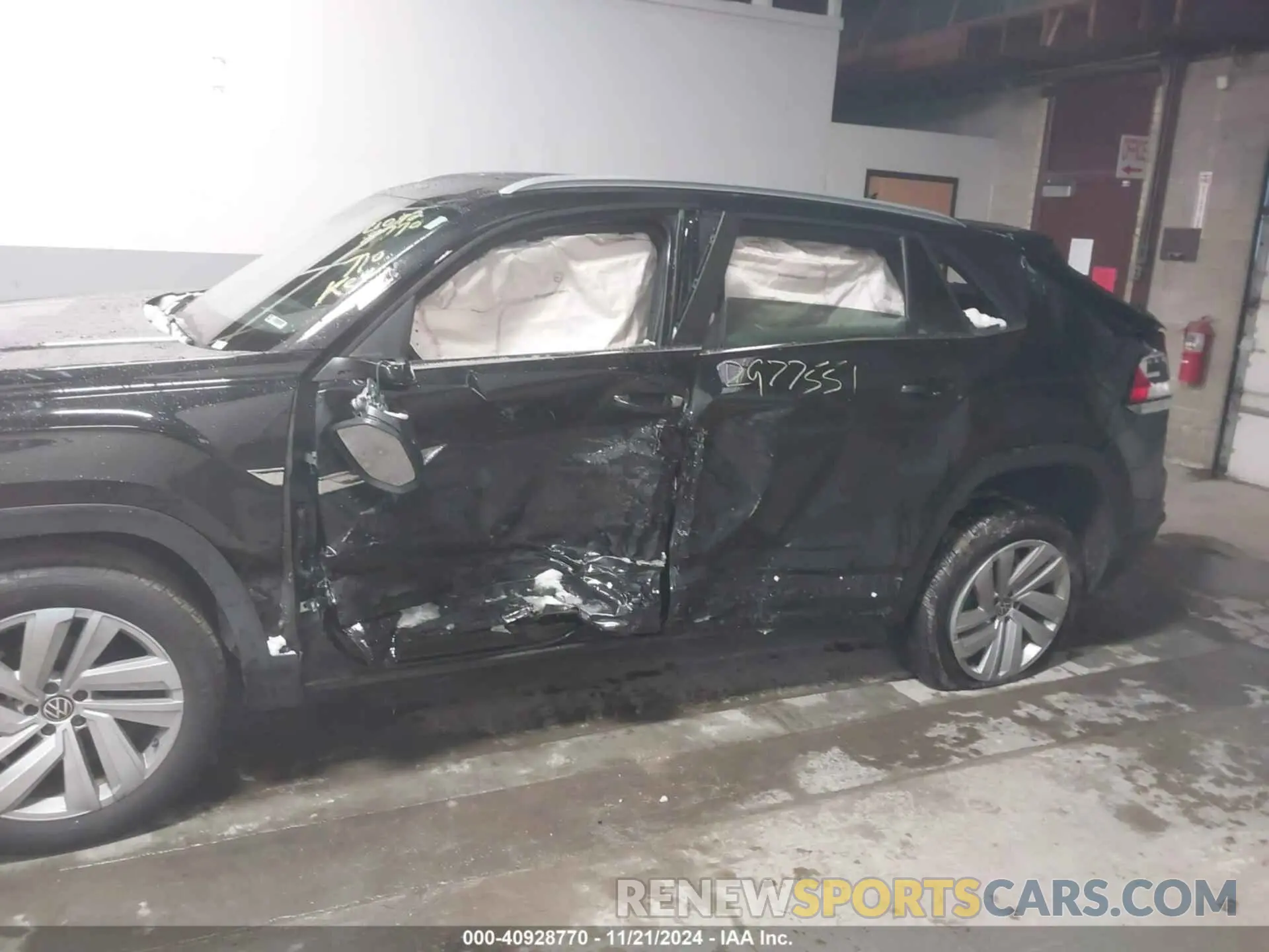 15 Photograph of a damaged car 1V2KE2CA0NC227686 VOLKSWAGEN ATLAS CROSS SPORT 2022