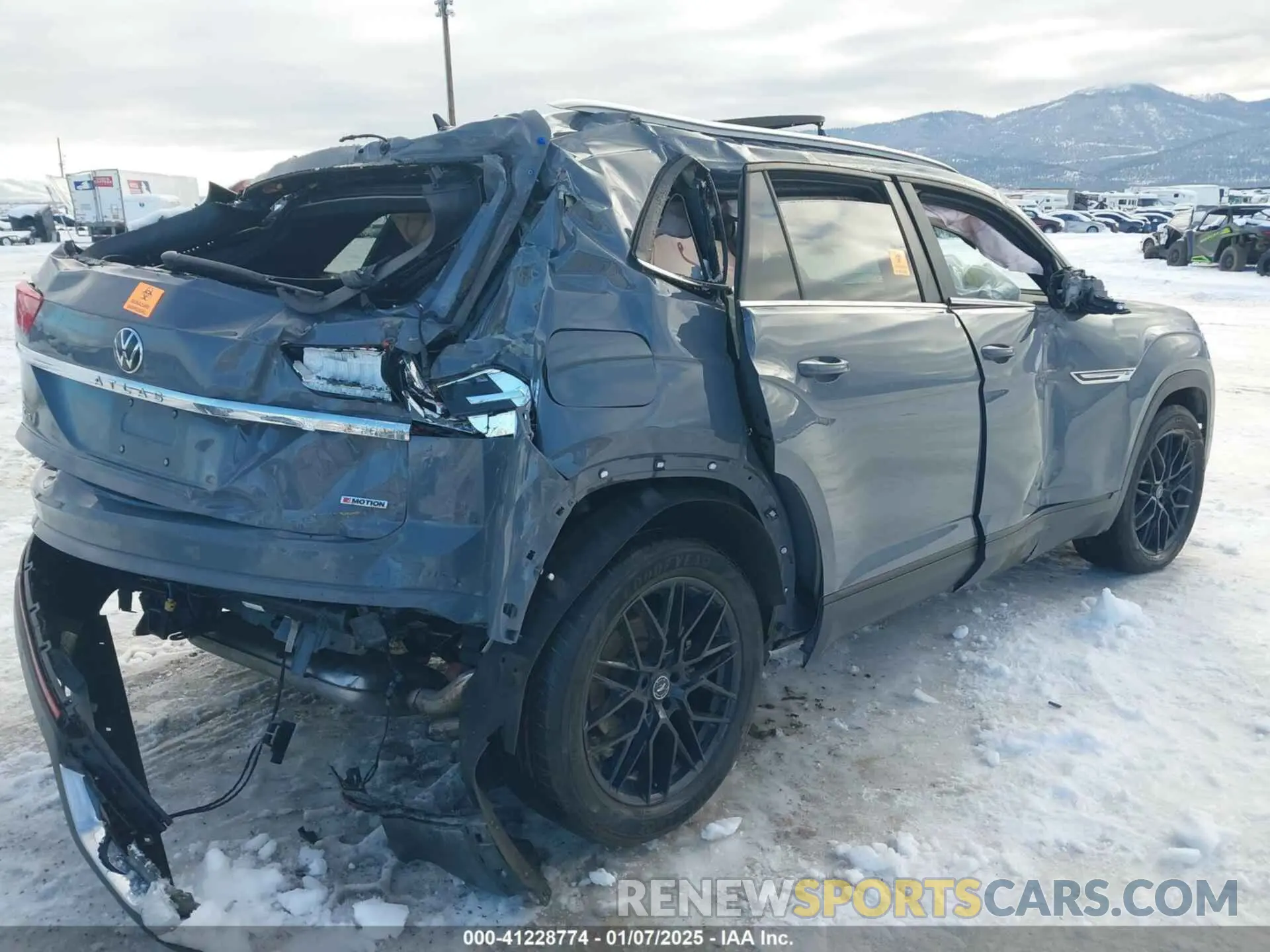 4 Photograph of a damaged car 1V2KE2CA2NC204202 VOLKSWAGEN ATLAS CROSS SPORT 2022