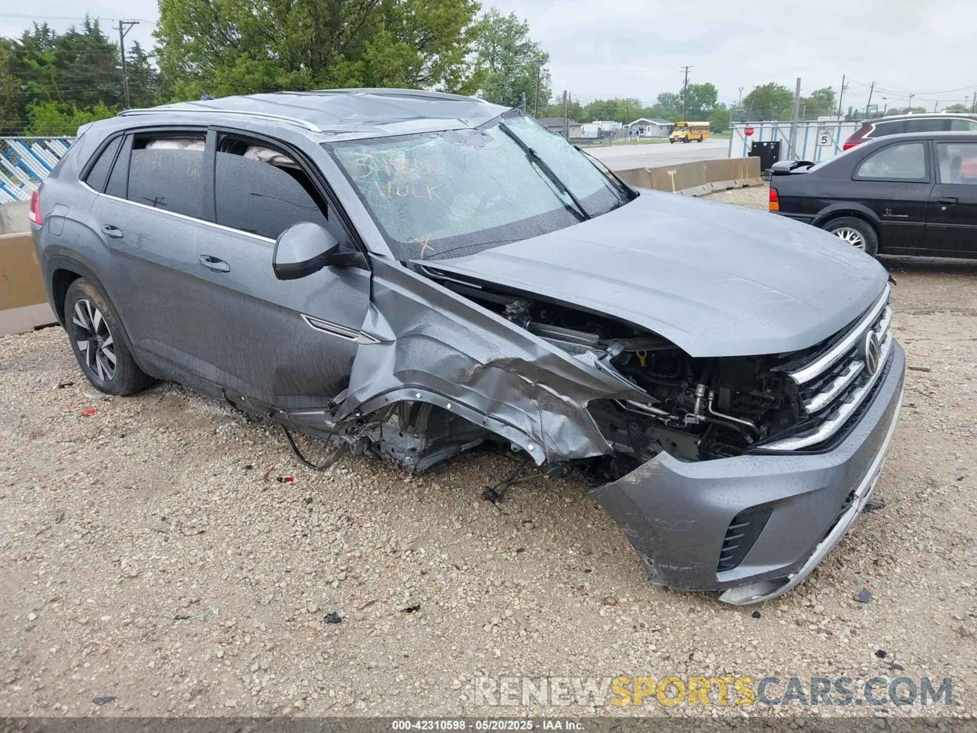 1 Photograph of a damaged car 1V2LC2CA1NC203536 VOLKSWAGEN ATLAS CROSS SPORT 2022