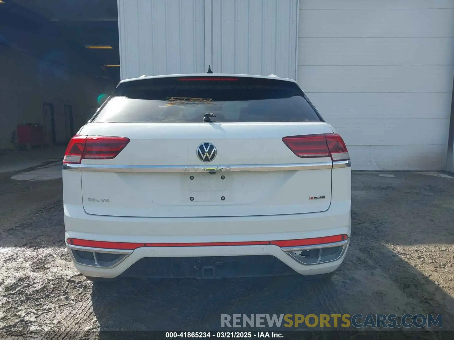 17 Photograph of a damaged car 1V2SE2CA2NC206614 VOLKSWAGEN ATLAS CROSS SPORT 2022