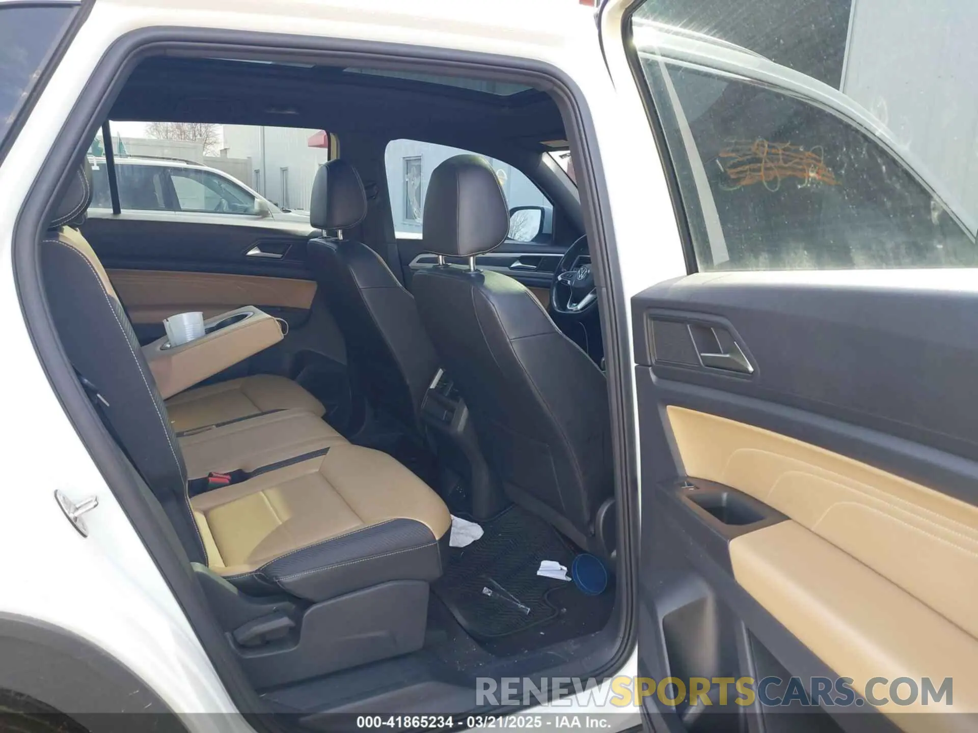 8 Photograph of a damaged car 1V2SE2CA2NC206614 VOLKSWAGEN ATLAS CROSS SPORT 2022