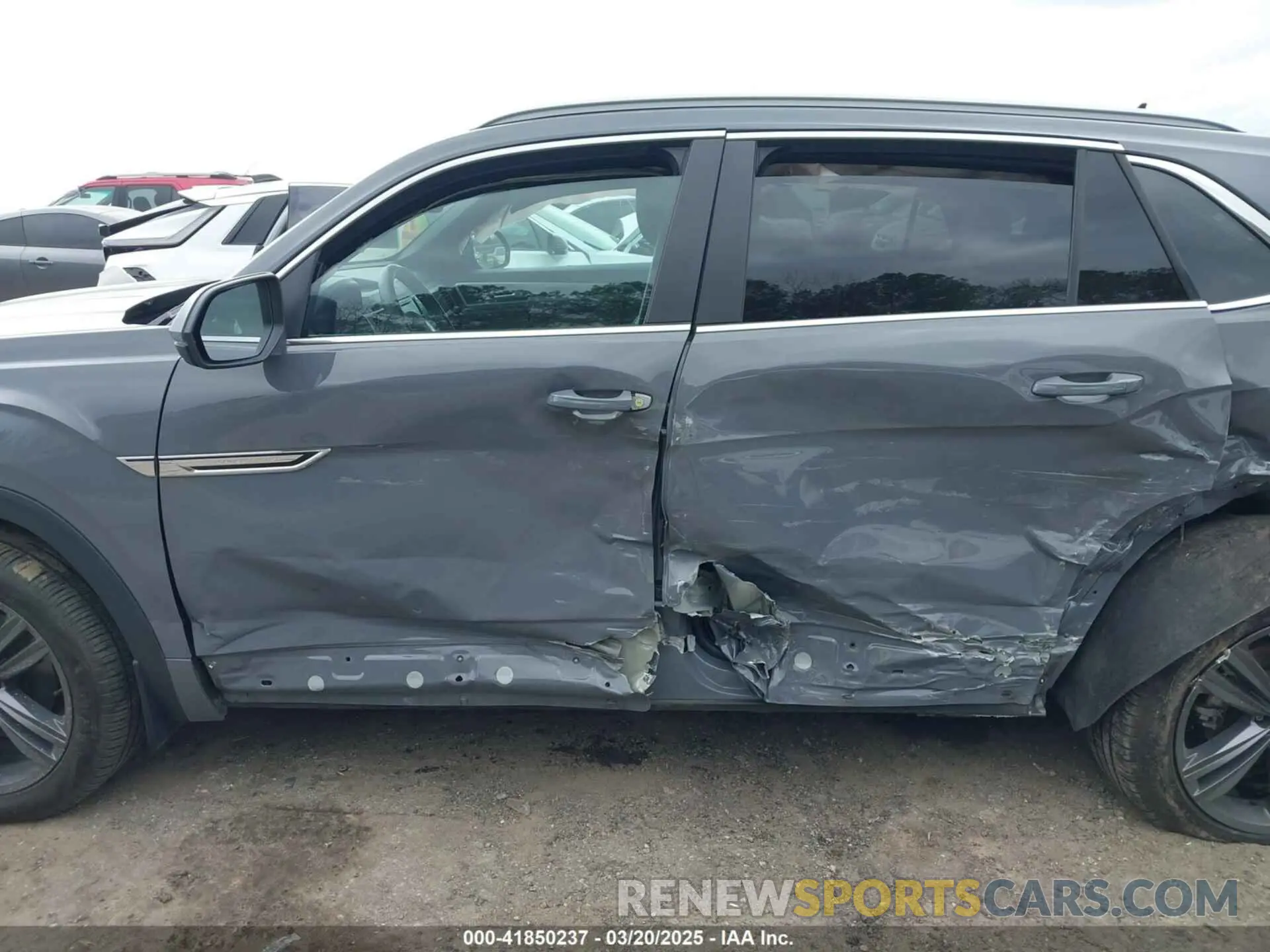 14 Photograph of a damaged car 1V2SE2CA2NC208363 VOLKSWAGEN ATLAS CROSS SPORT 2022
