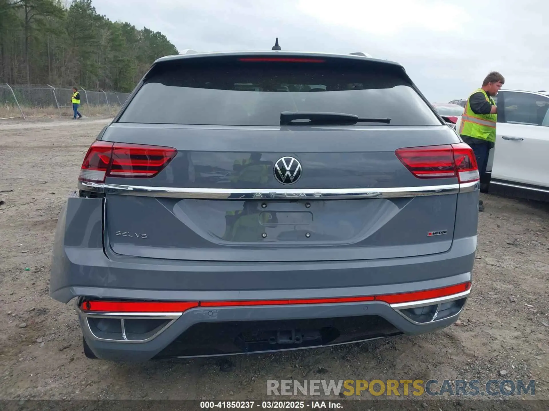 16 Photograph of a damaged car 1V2SE2CA2NC208363 VOLKSWAGEN ATLAS CROSS SPORT 2022