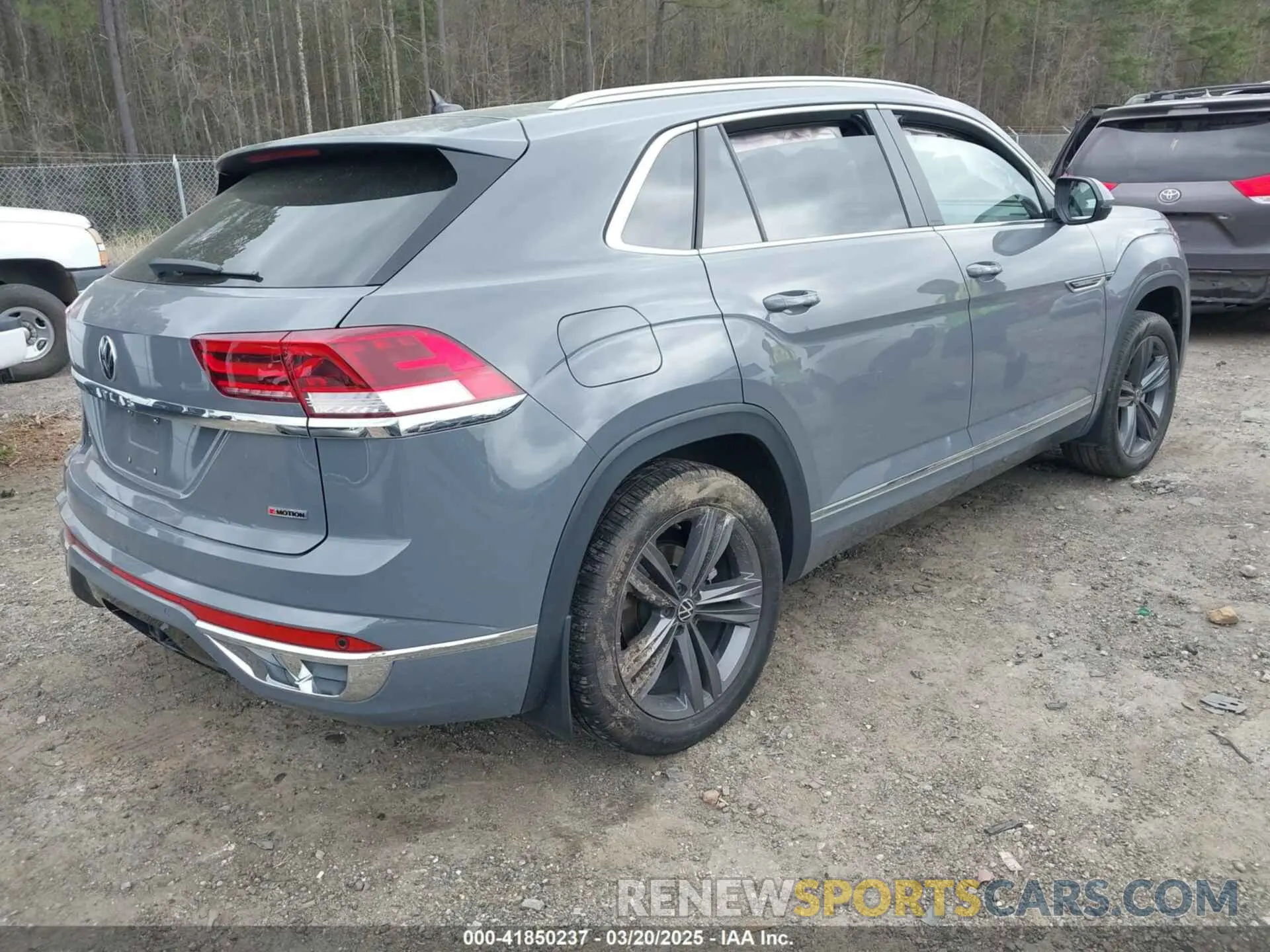 4 Photograph of a damaged car 1V2SE2CA2NC208363 VOLKSWAGEN ATLAS CROSS SPORT 2022