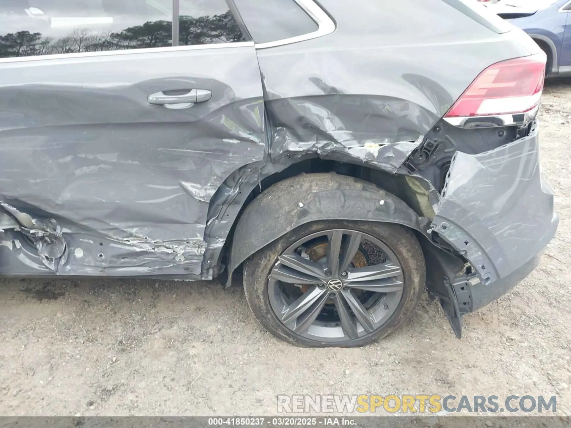 6 Photograph of a damaged car 1V2SE2CA2NC208363 VOLKSWAGEN ATLAS CROSS SPORT 2022