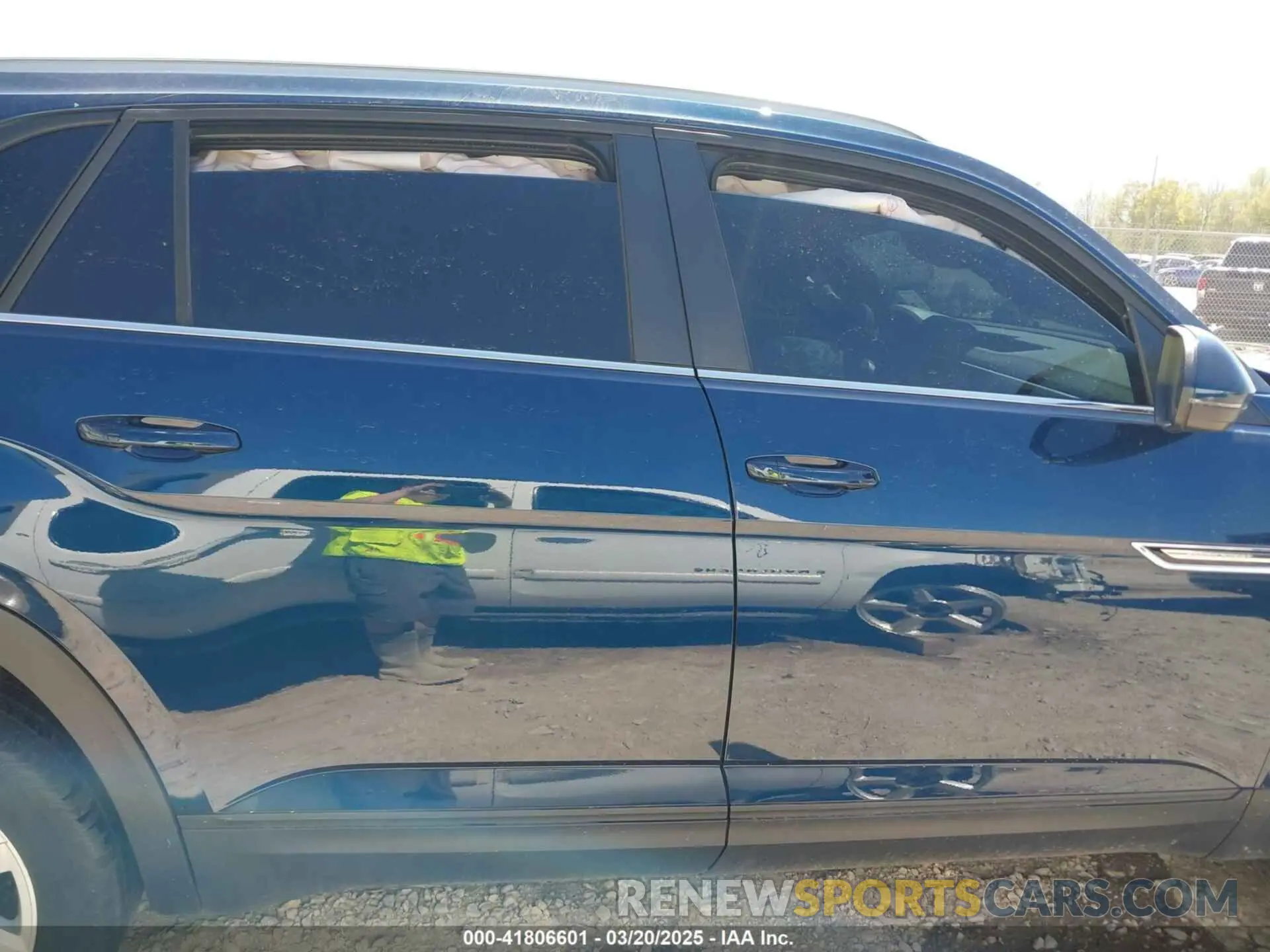 14 Photograph of a damaged car 1V2WC2CA0NC201743 VOLKSWAGEN ATLAS CROSS SPORT 2022
