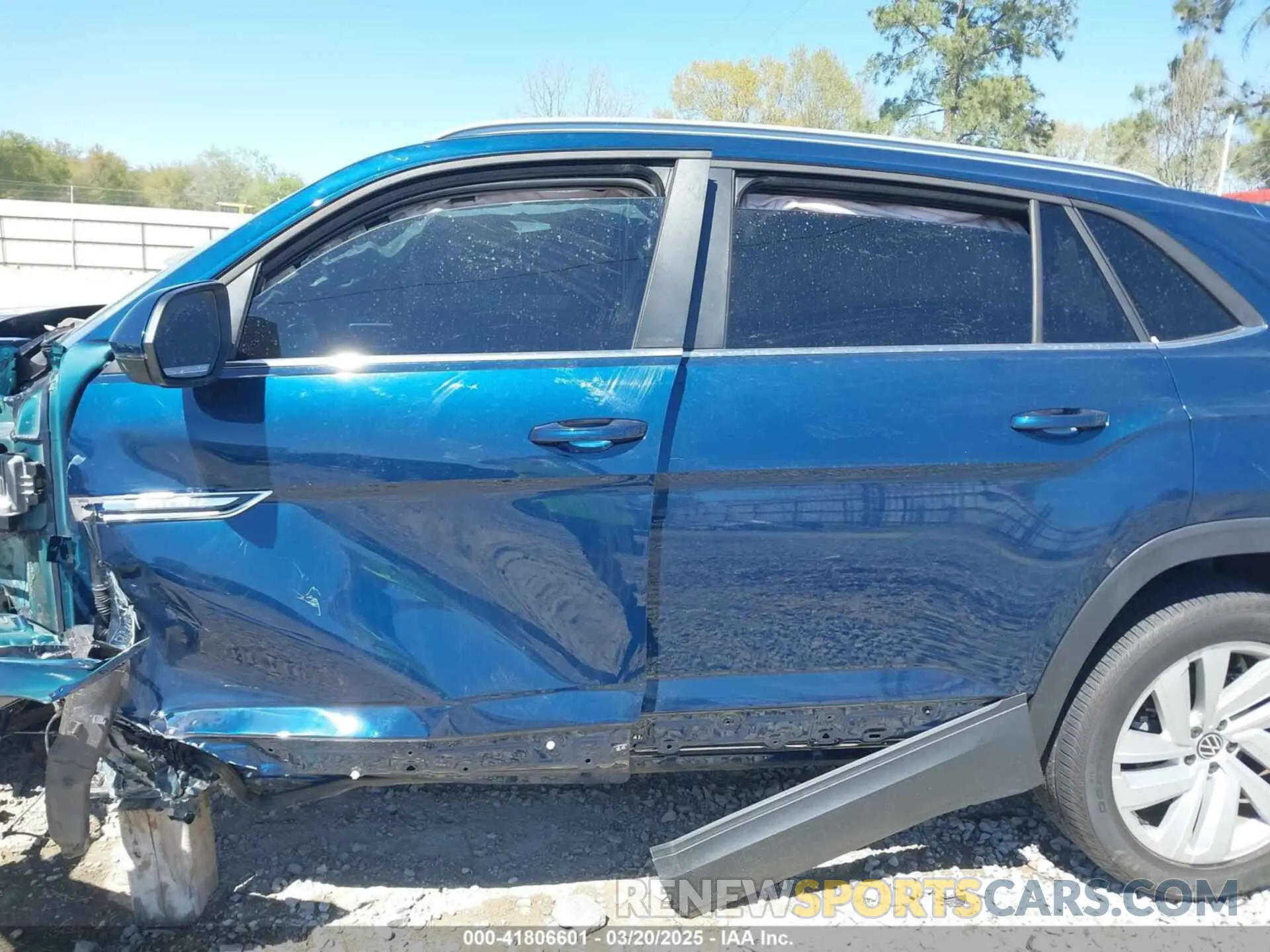 15 Photograph of a damaged car 1V2WC2CA0NC201743 VOLKSWAGEN ATLAS CROSS SPORT 2022