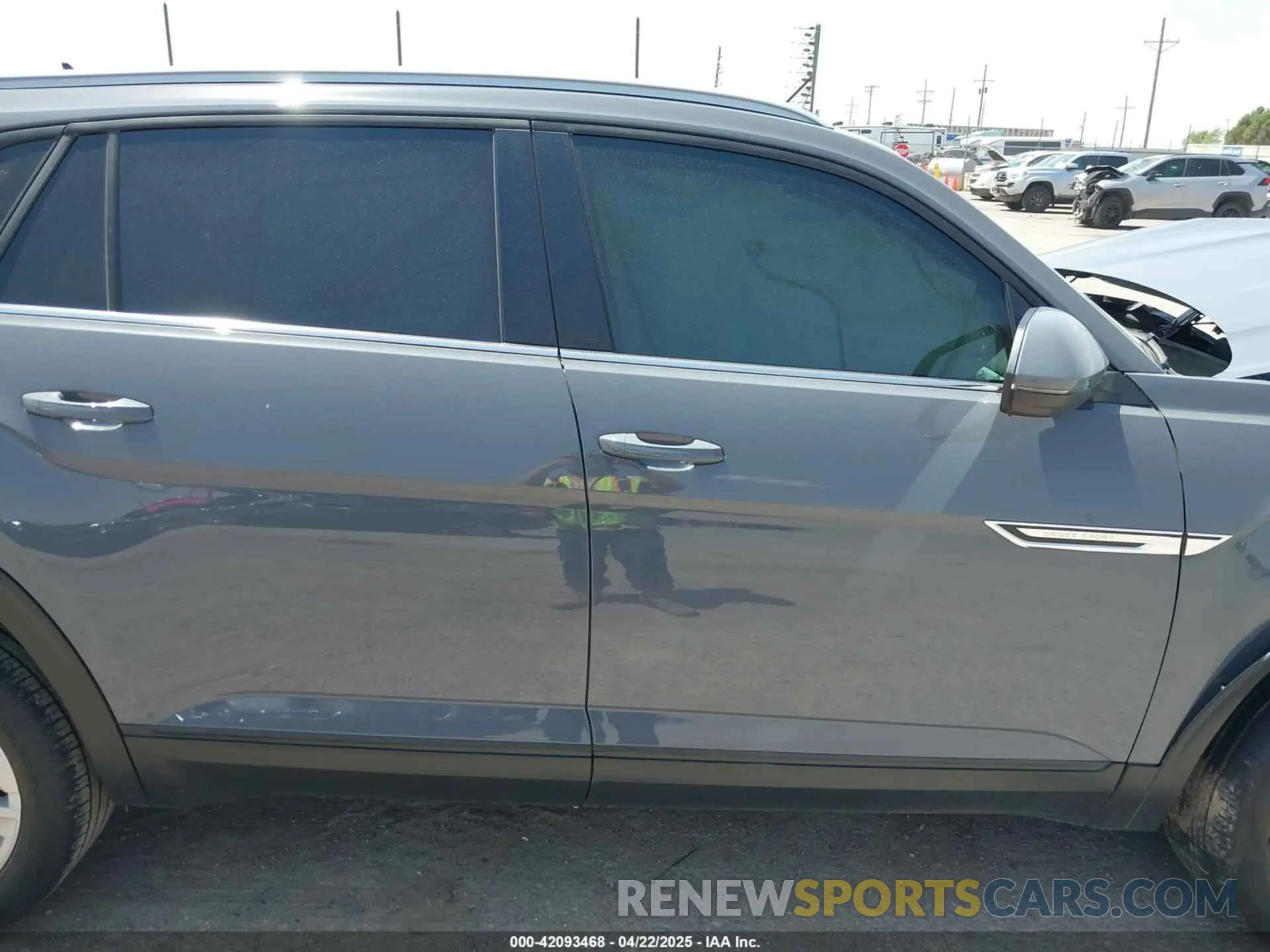 12 Photograph of a damaged car 1V2WC2CA8NC215017 VOLKSWAGEN ATLAS CROSS SPORT 2022