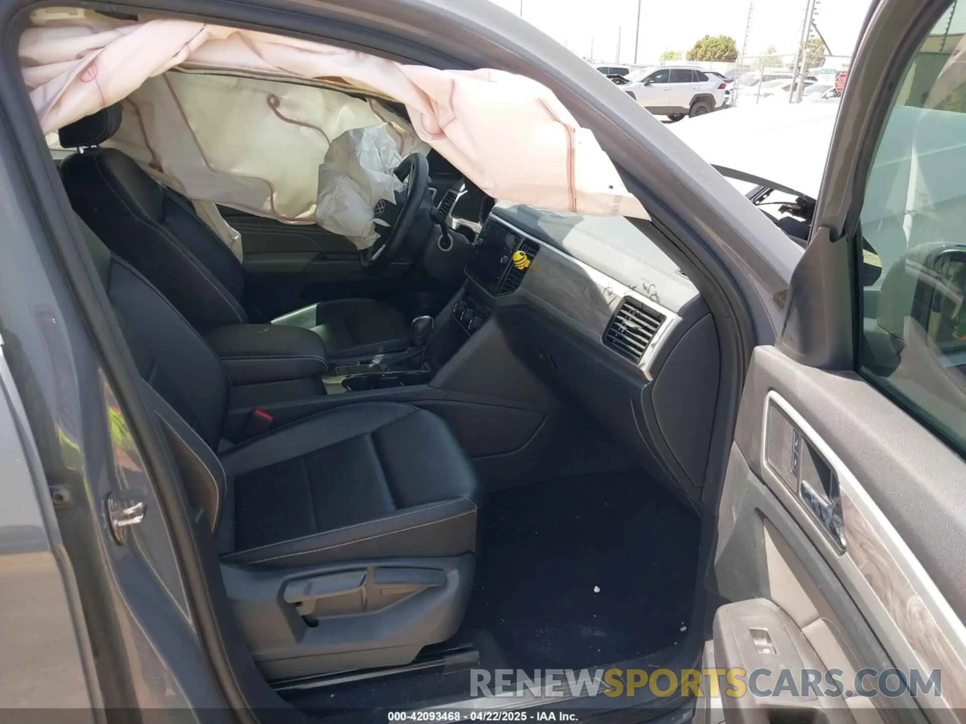 5 Photograph of a damaged car 1V2WC2CA8NC215017 VOLKSWAGEN ATLAS CROSS SPORT 2022