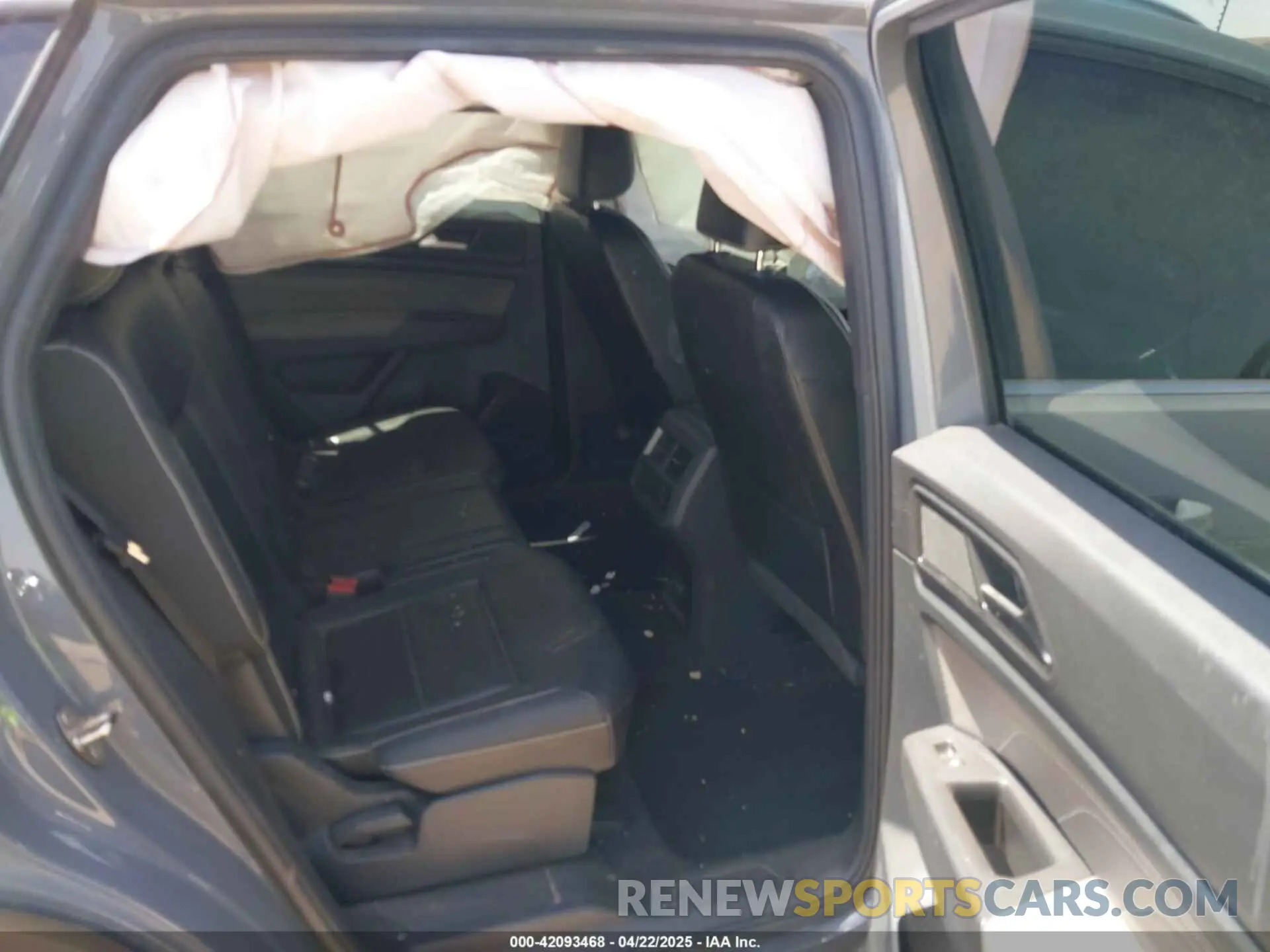 8 Photograph of a damaged car 1V2WC2CA8NC215017 VOLKSWAGEN ATLAS CROSS SPORT 2022