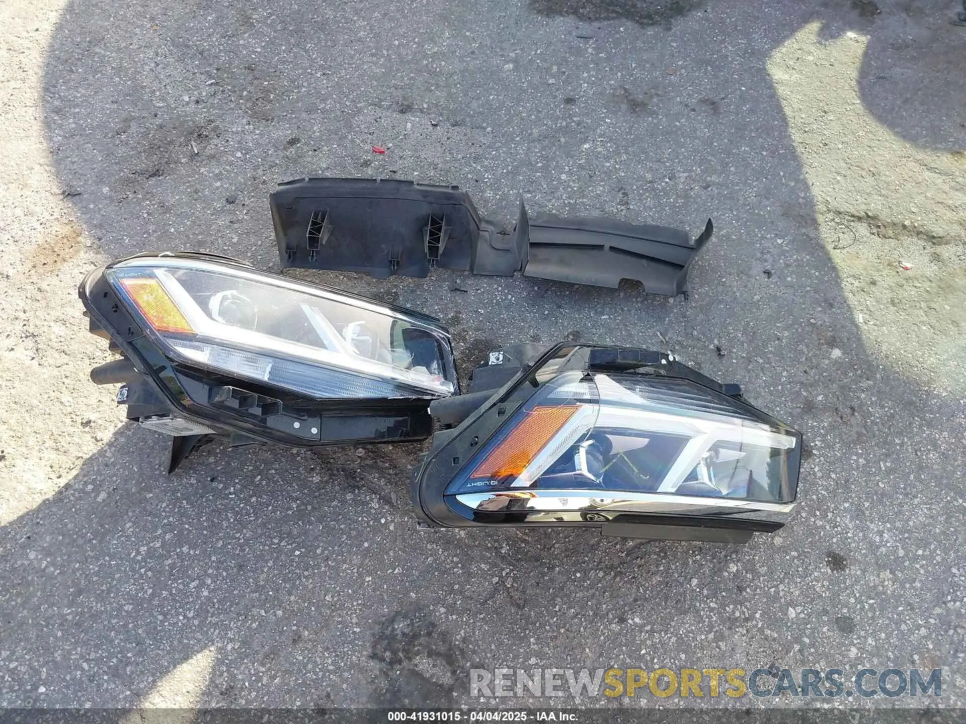 12 Photograph of a damaged car 1V2WE2CA3NC218854 VOLKSWAGEN ATLAS CROSS SPORT 2022