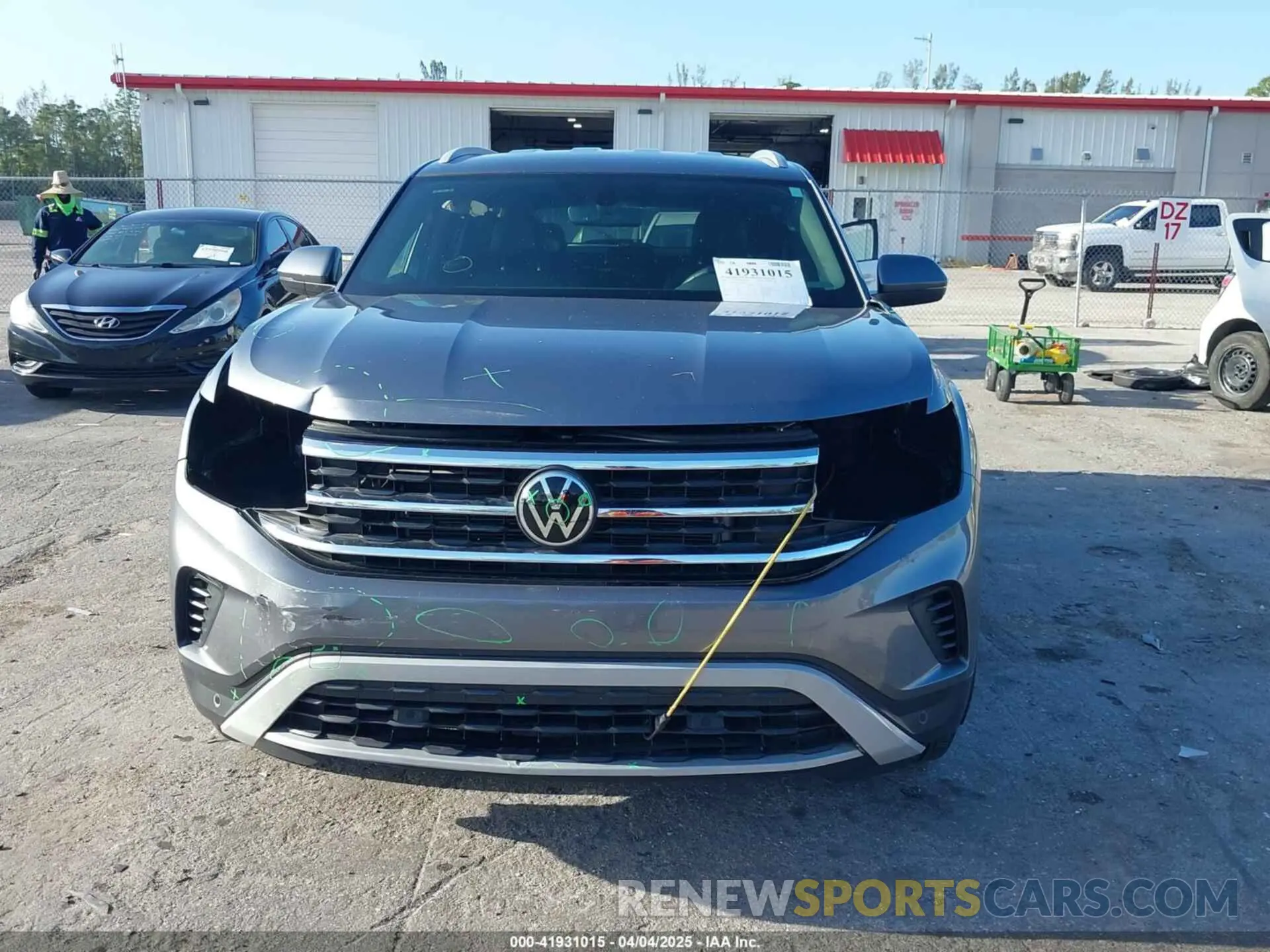 13 Photograph of a damaged car 1V2WE2CA3NC218854 VOLKSWAGEN ATLAS CROSS SPORT 2022