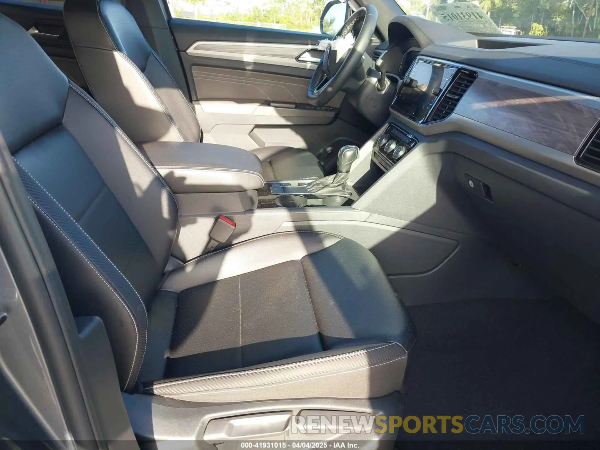 5 Photograph of a damaged car 1V2WE2CA3NC218854 VOLKSWAGEN ATLAS CROSS SPORT 2022