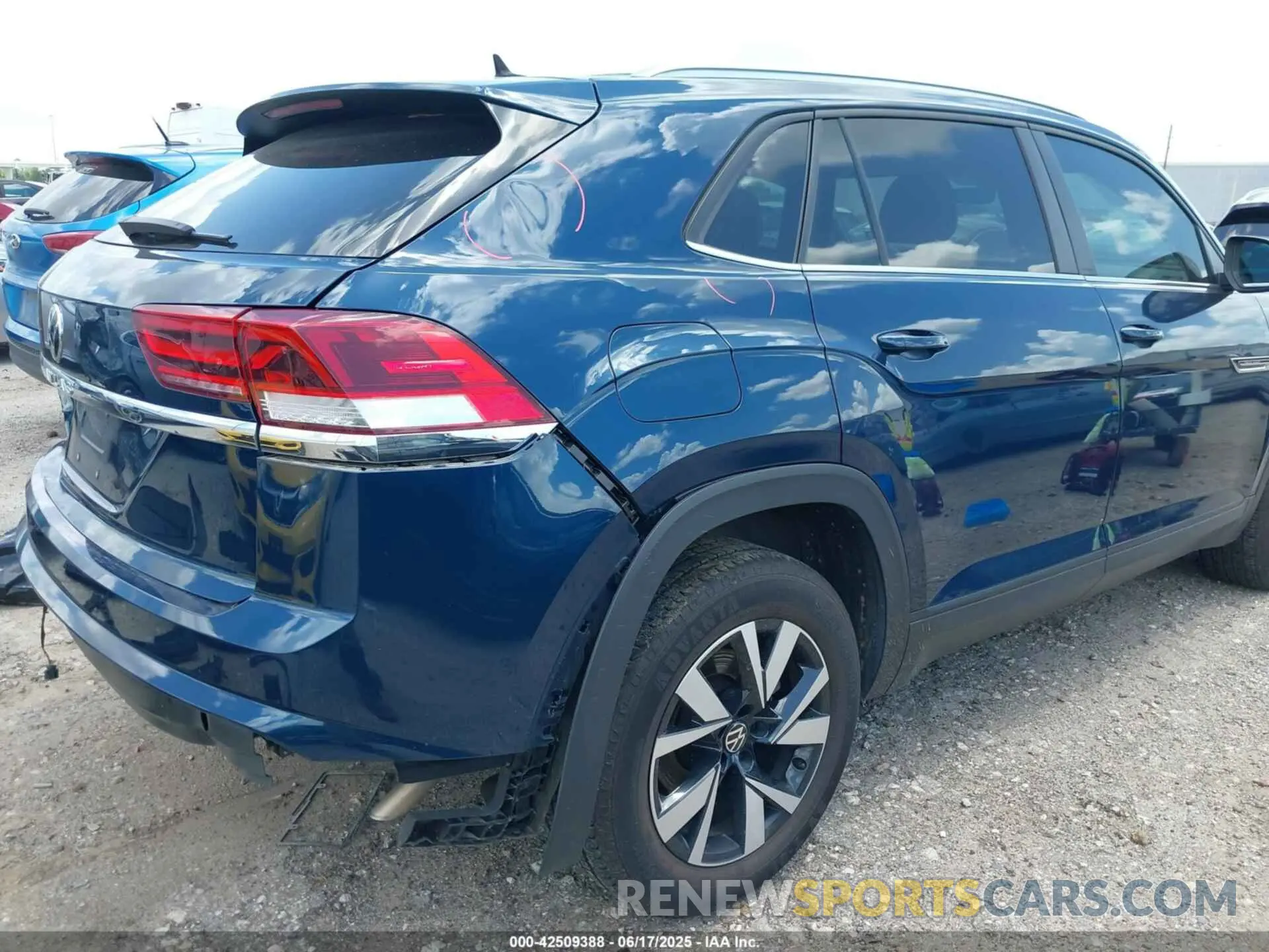4 Photograph of a damaged car 1V2DC2CA6PC202678 VOLKSWAGEN ATLAS CROSS SPORT 2023