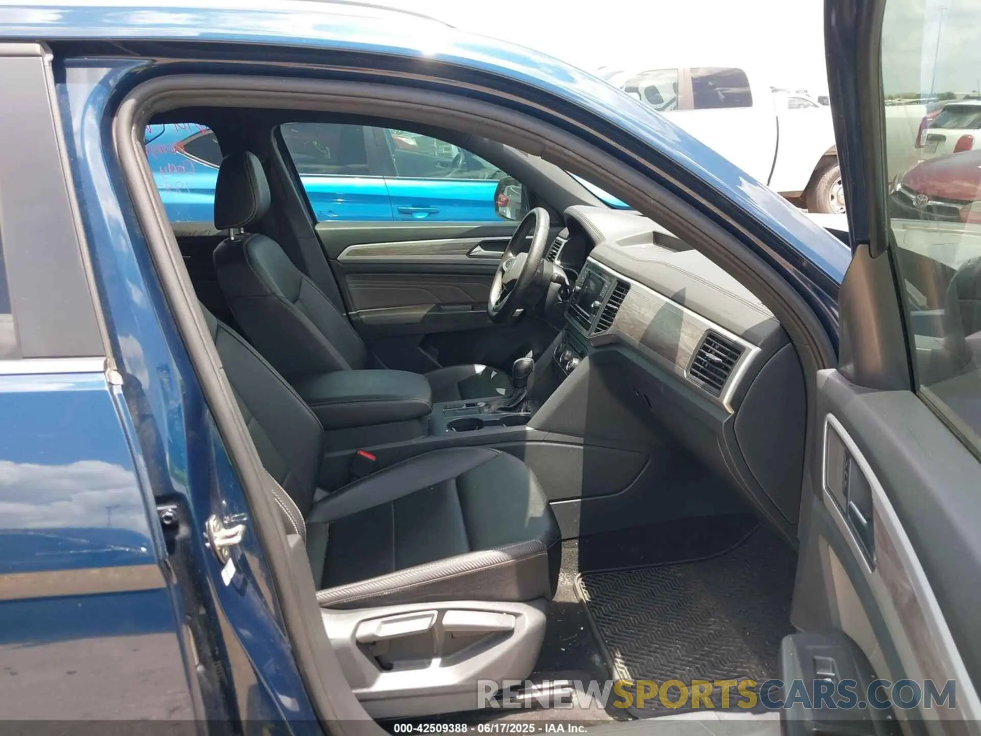 8 Photograph of a damaged car 1V2DC2CA6PC202678 VOLKSWAGEN ATLAS CROSS SPORT 2023