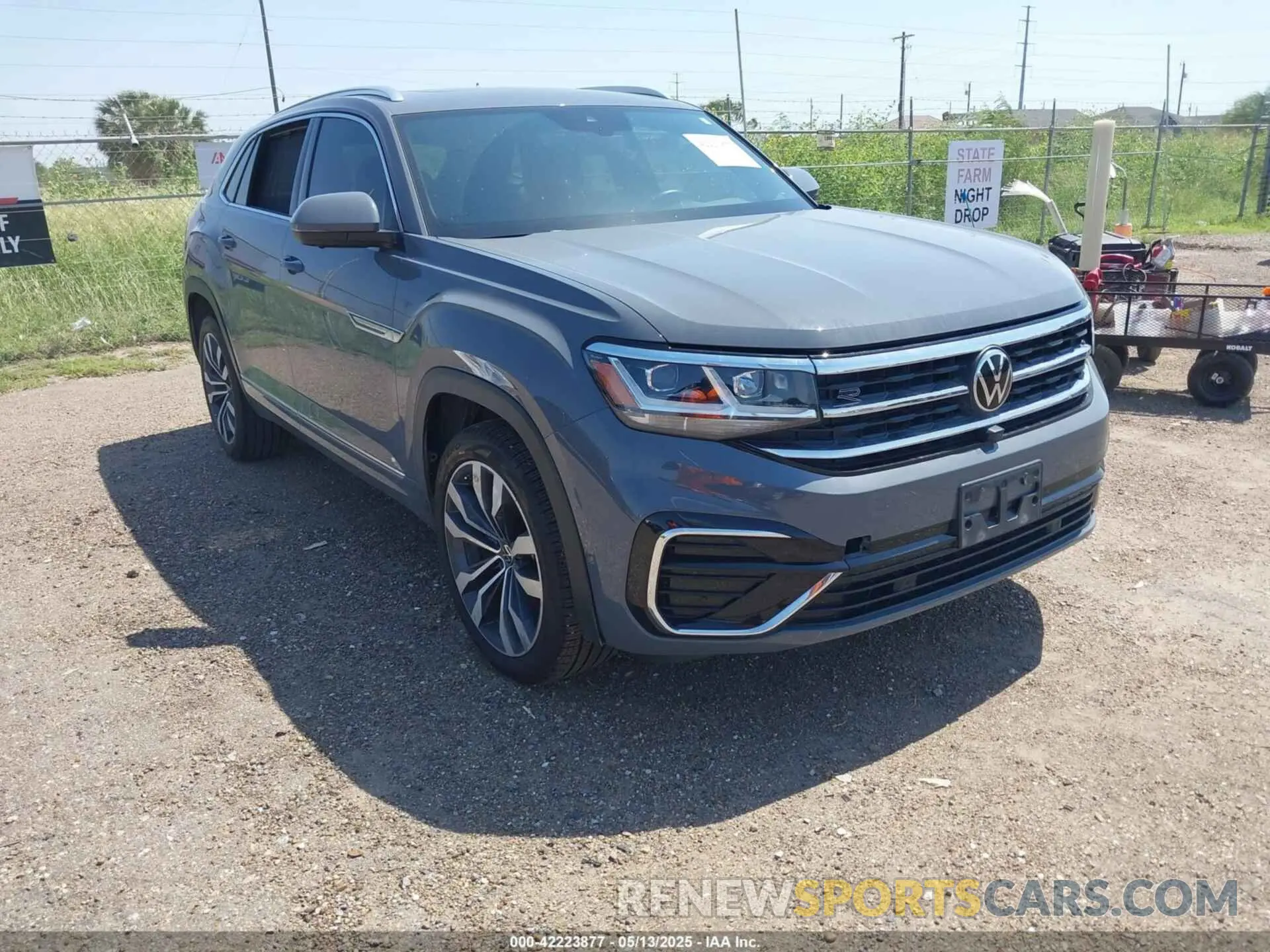 1 Photograph of a damaged car 1V2FE2CA1PC218595 VOLKSWAGEN ATLAS CROSS SPORT 2023
