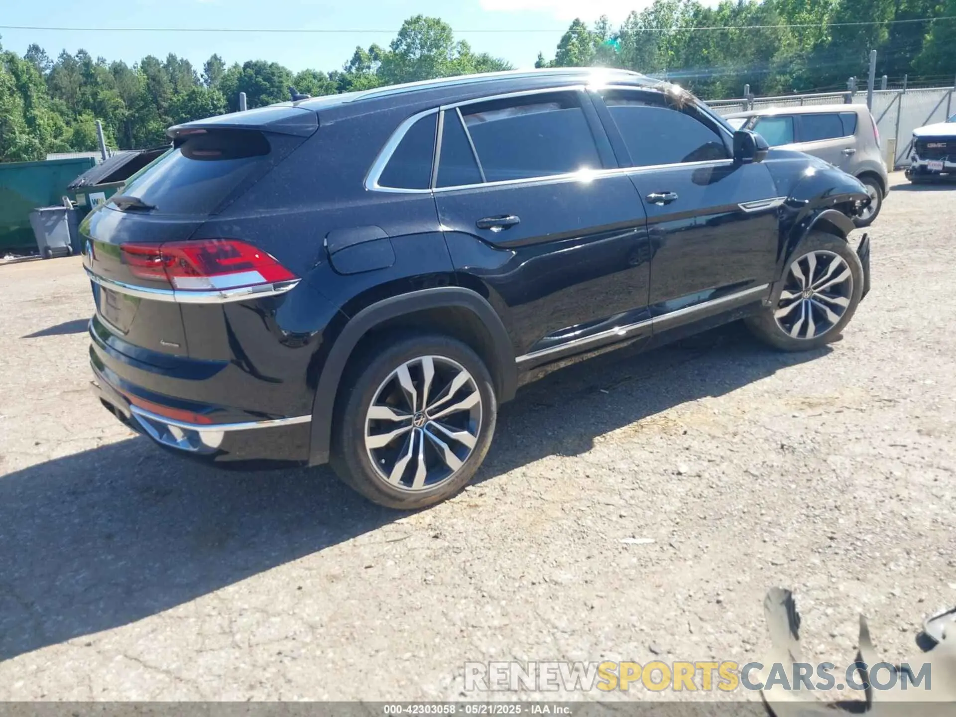 4 Photograph of a damaged car 1V2FE2CA2PC216225 VOLKSWAGEN ATLAS CROSS SPORT 2023