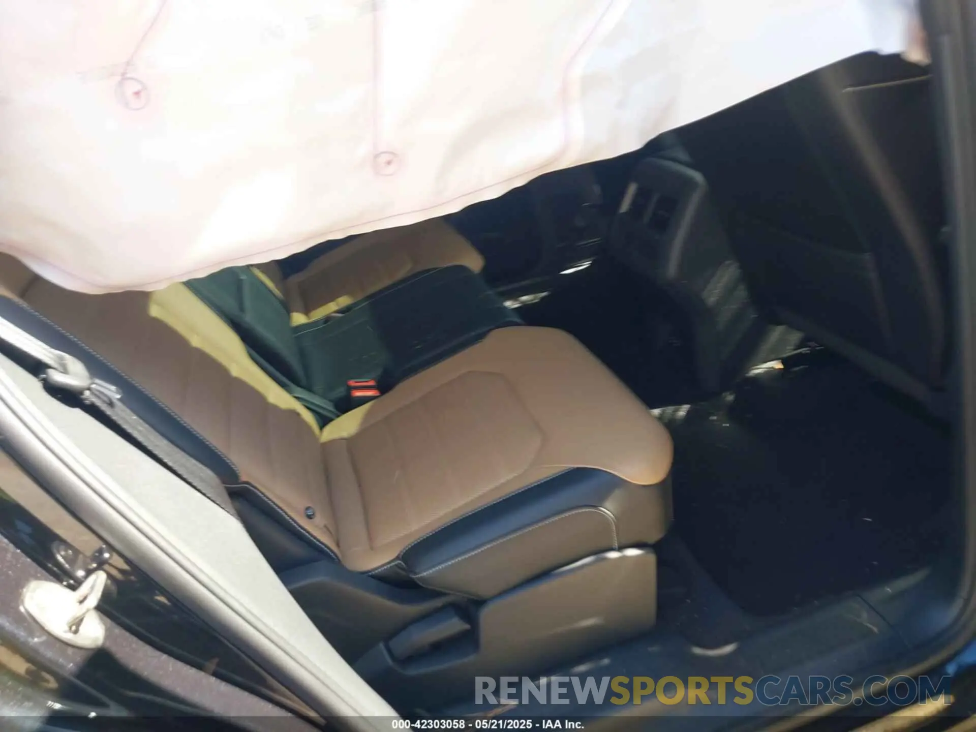 8 Photograph of a damaged car 1V2FE2CA2PC216225 VOLKSWAGEN ATLAS CROSS SPORT 2023