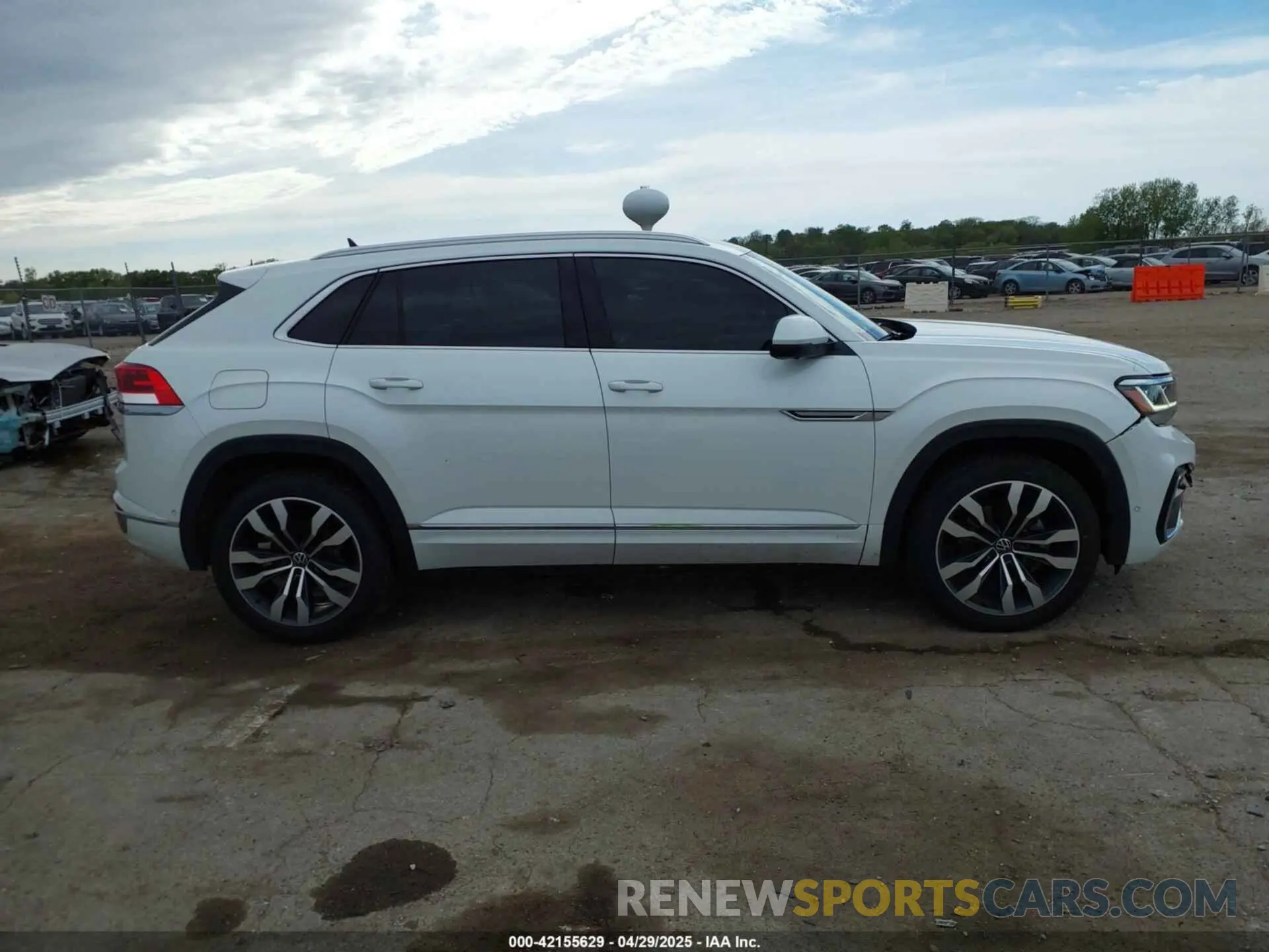 13 Photograph of a damaged car 1V2FE2CA8PC221736 VOLKSWAGEN ATLAS CROSS SPORT 2023