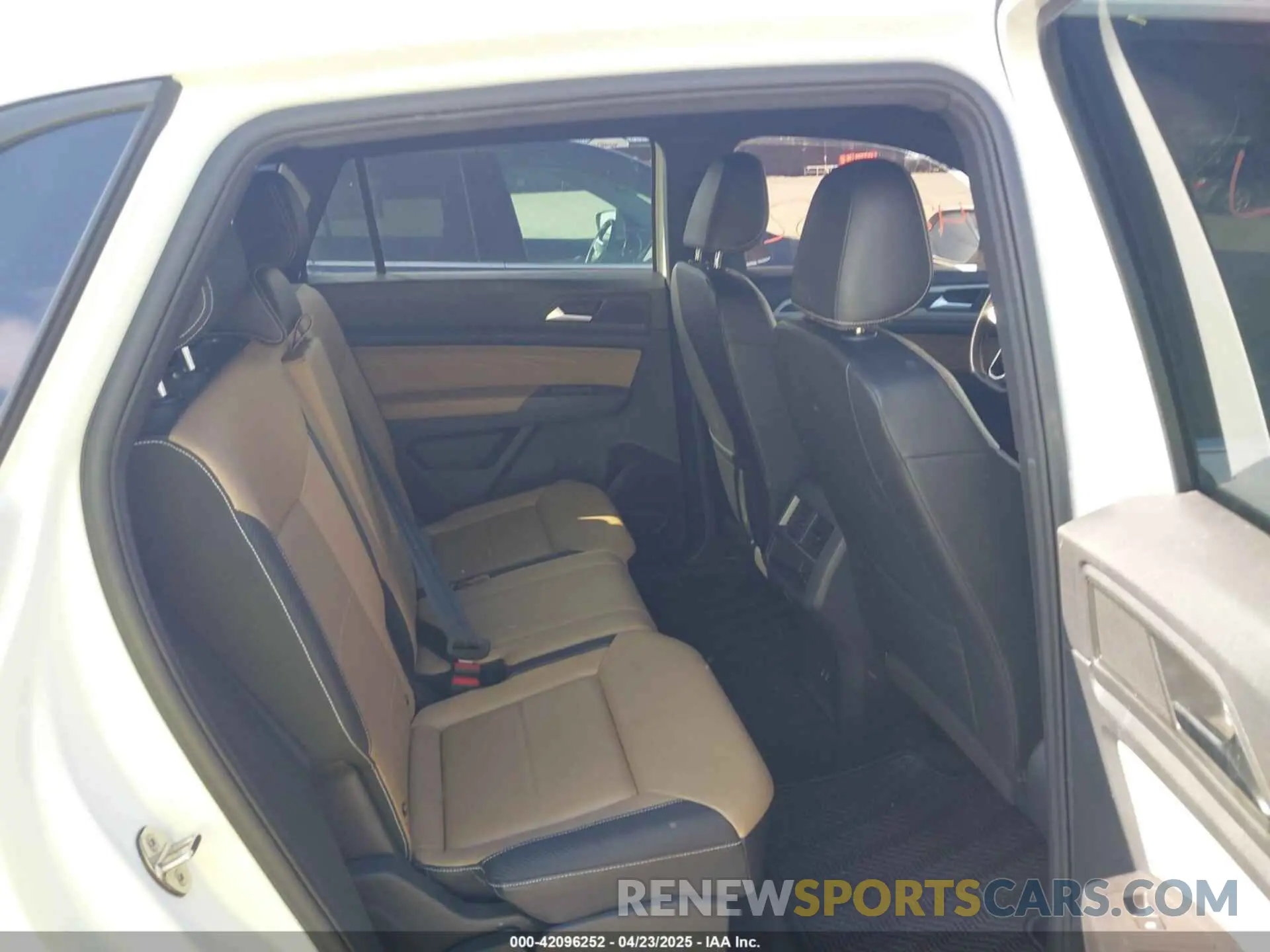 8 Photograph of a damaged car 1V2HE2CA4PC211486 VOLKSWAGEN ATLAS CROSS SPORT 2023