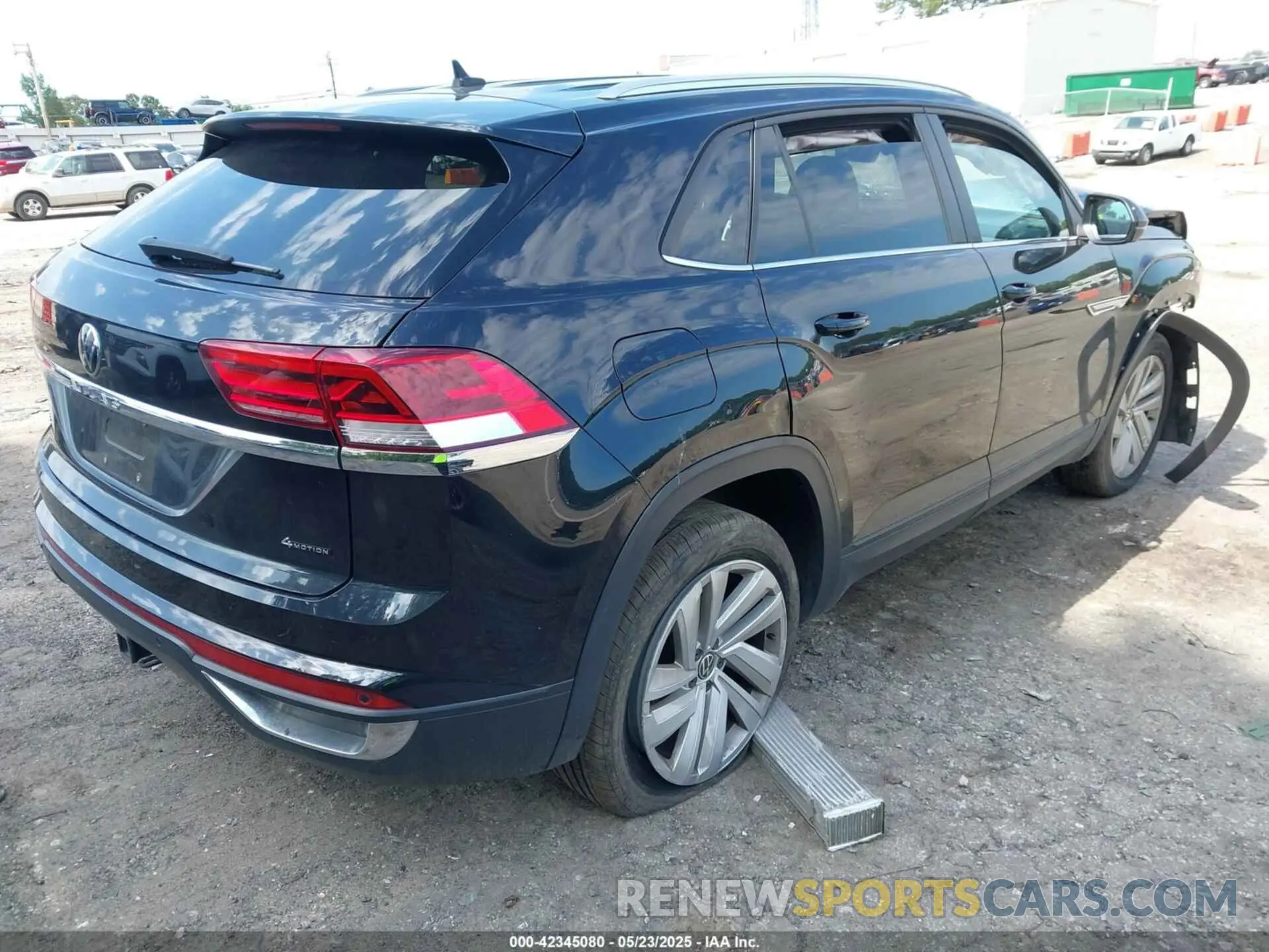 4 Photograph of a damaged car 1V2HE2CA8PC203505 VOLKSWAGEN ATLAS CROSS SPORT 2023