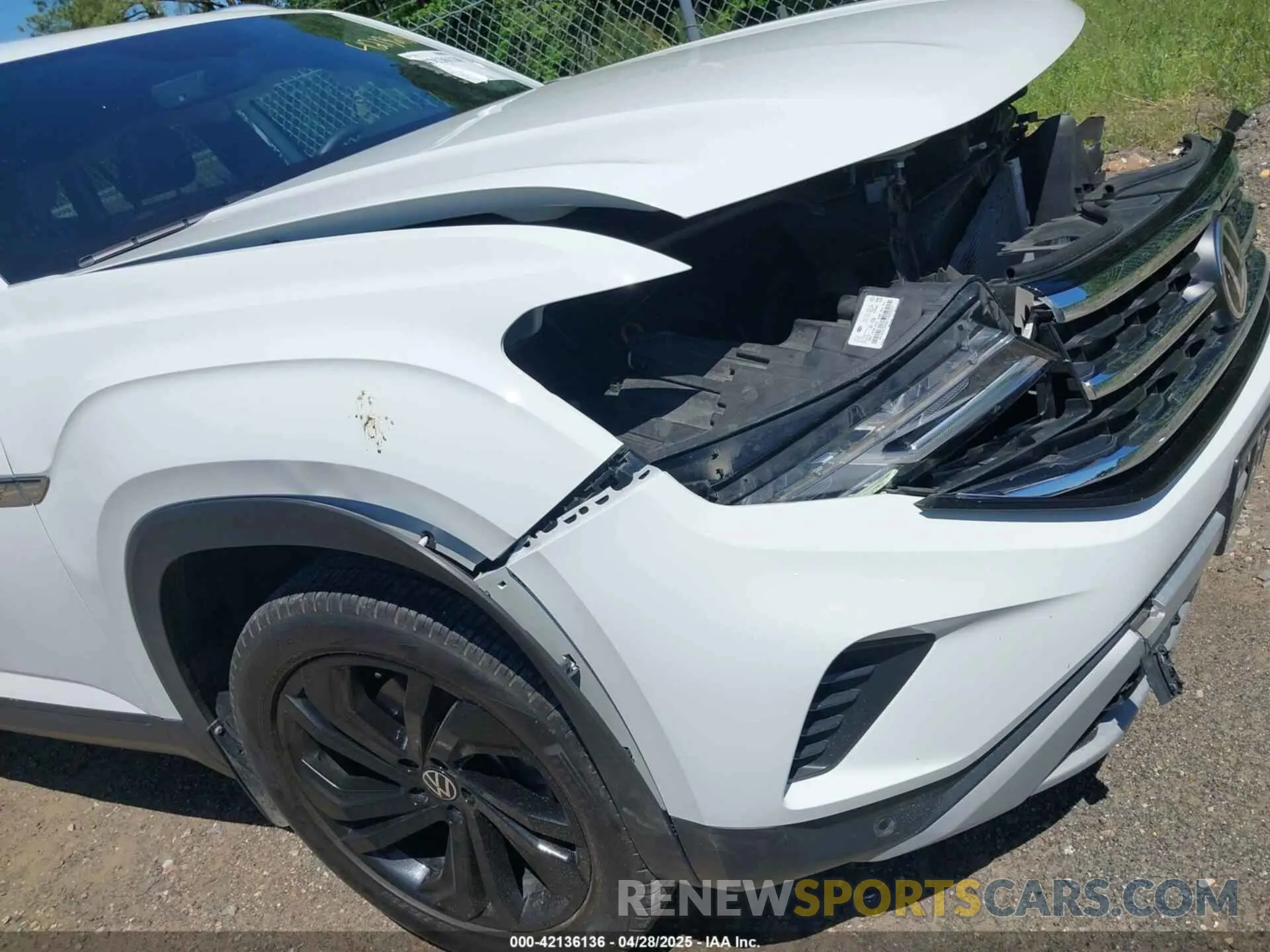 18 Photograph of a damaged car 1V2KC2CA2PC220778 VOLKSWAGEN ATLAS CROSS SPORT 2023