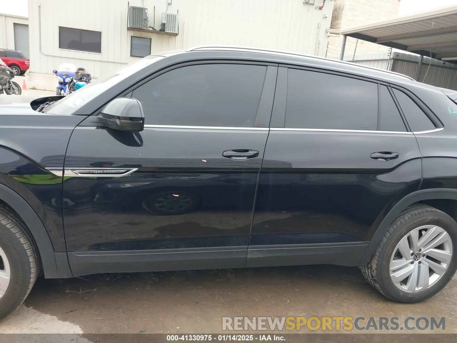 14 Photograph of a damaged car 1V2KE2CA8PC225834 VOLKSWAGEN ATLAS CROSS SPORT 2023