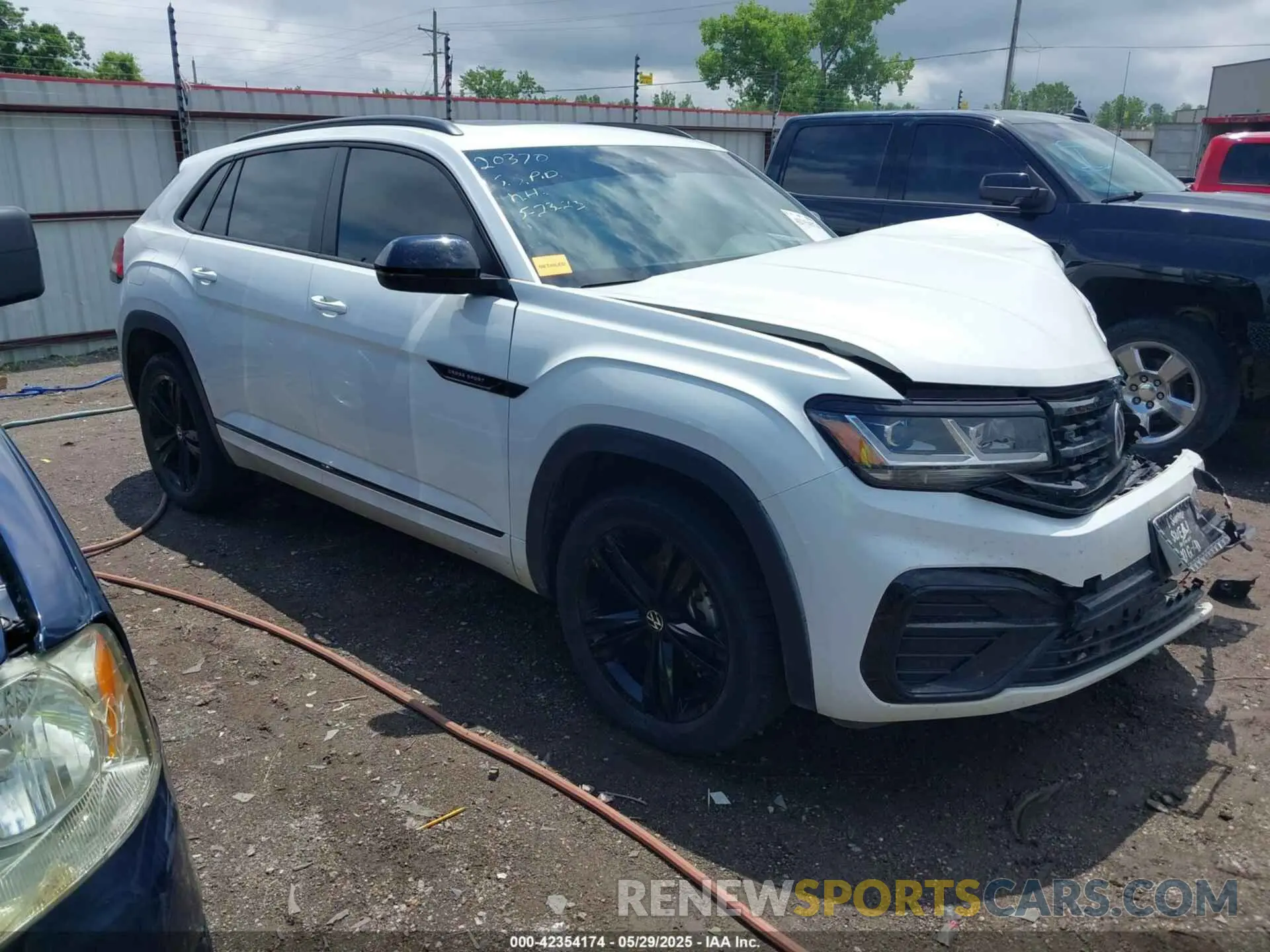 1 Photograph of a damaged car 1V2SC2CA1PC222828 VOLKSWAGEN ATLAS CROSS SPORT 2023