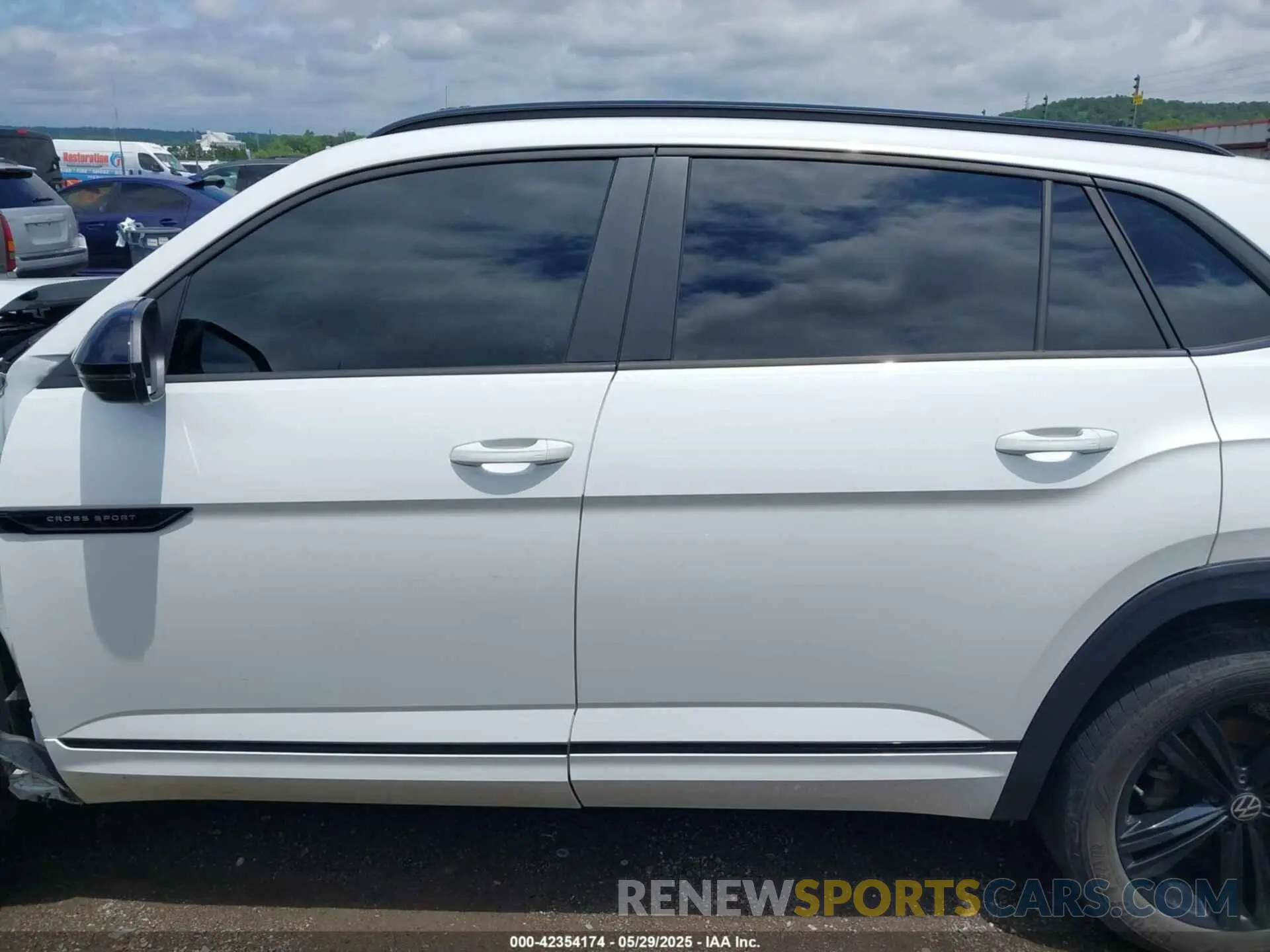 14 Photograph of a damaged car 1V2SC2CA1PC222828 VOLKSWAGEN ATLAS CROSS SPORT 2023