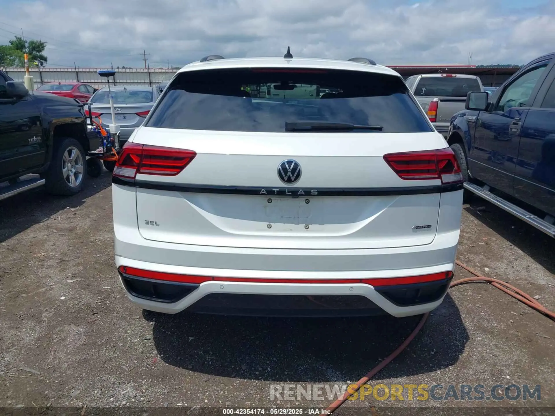 16 Photograph of a damaged car 1V2SC2CA1PC222828 VOLKSWAGEN ATLAS CROSS SPORT 2023