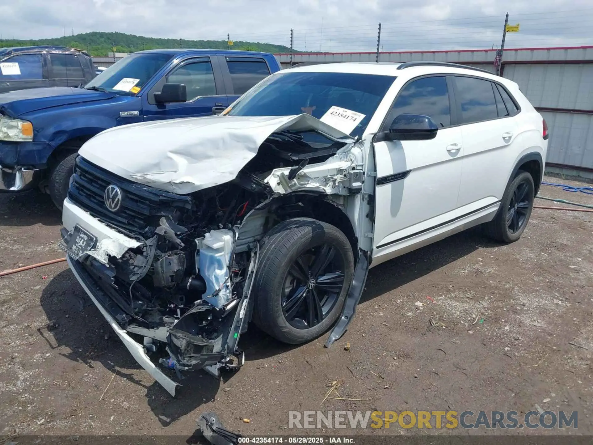2 Photograph of a damaged car 1V2SC2CA1PC222828 VOLKSWAGEN ATLAS CROSS SPORT 2023
