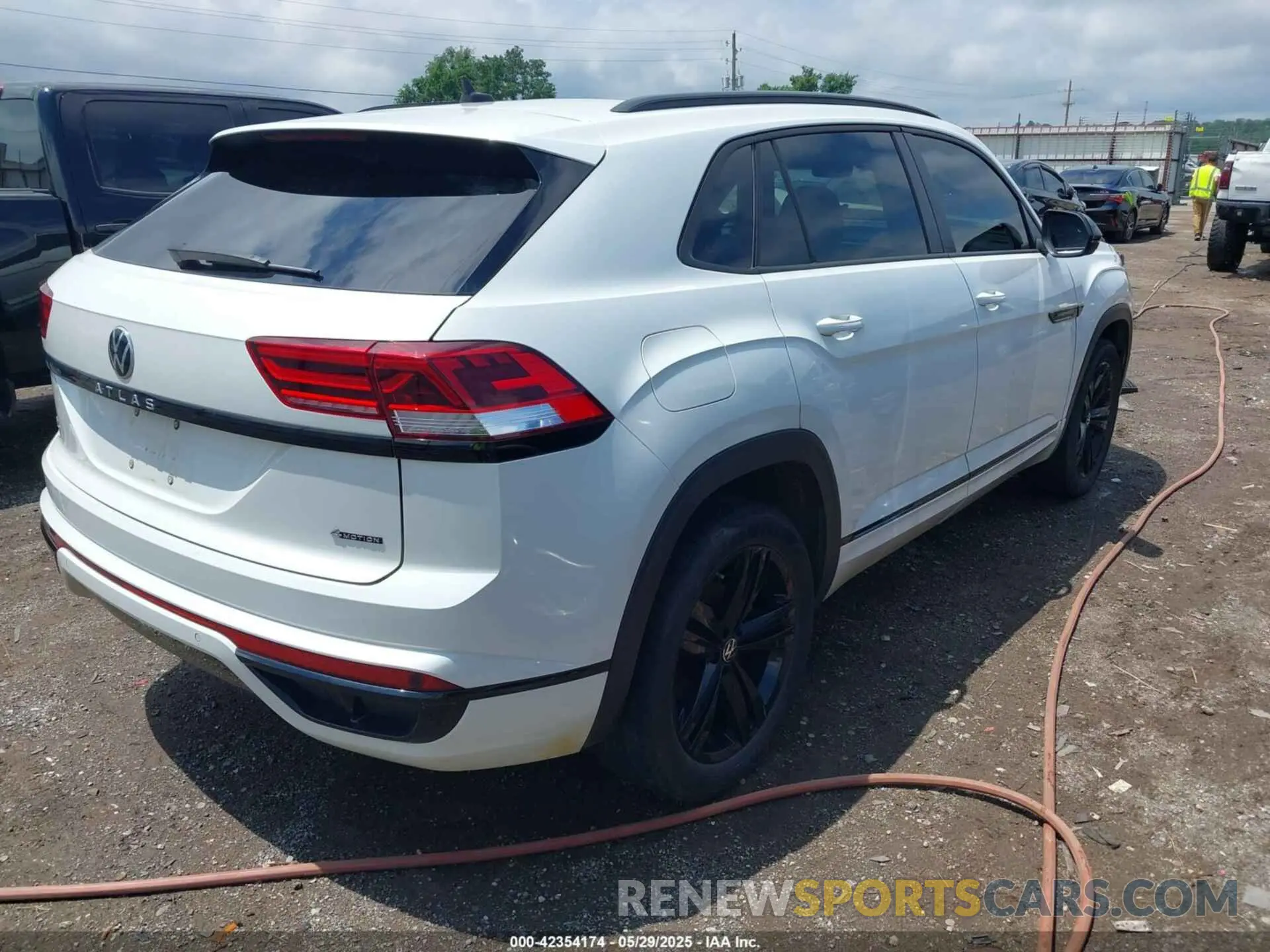 4 Photograph of a damaged car 1V2SC2CA1PC222828 VOLKSWAGEN ATLAS CROSS SPORT 2023