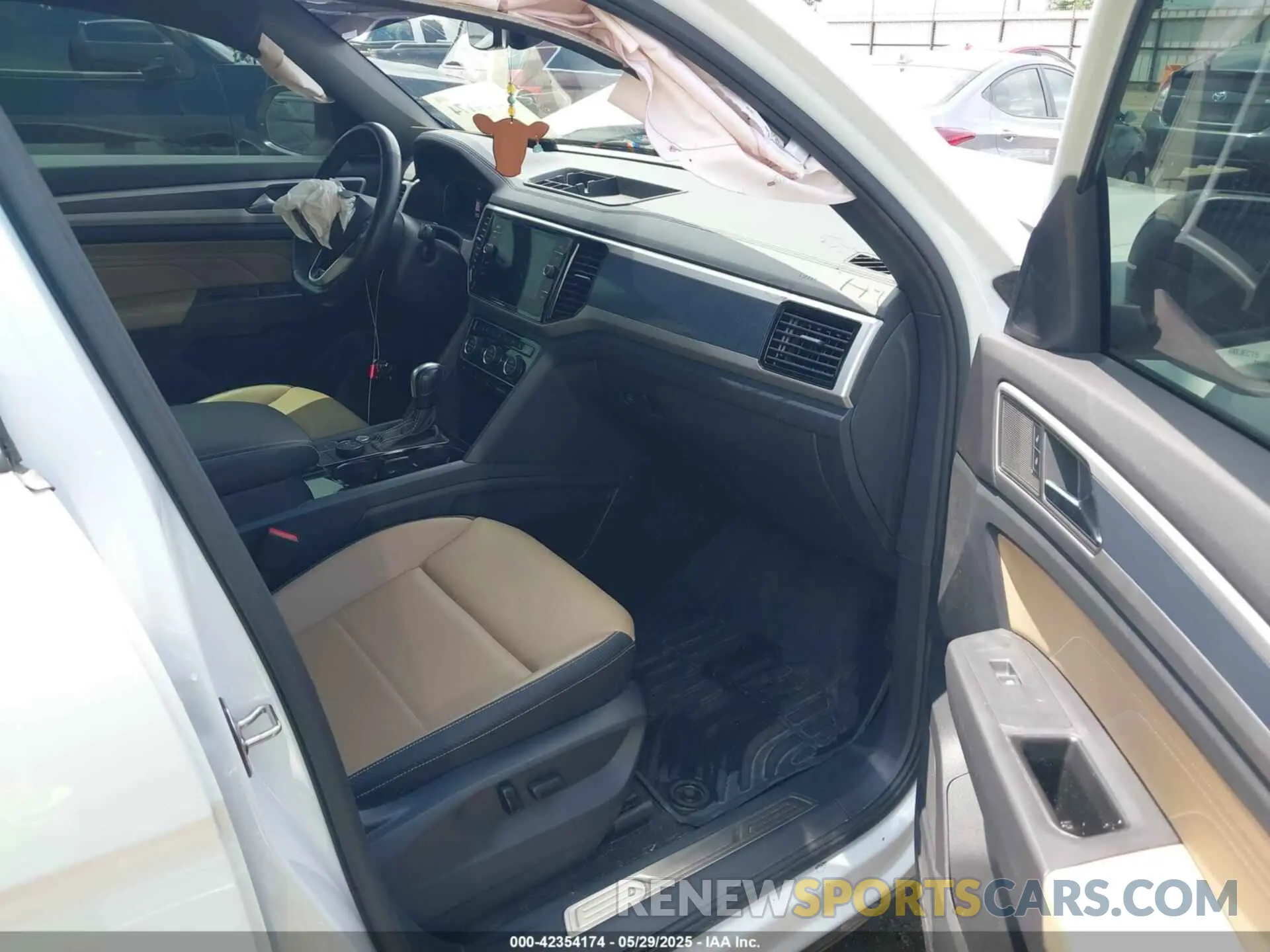 5 Photograph of a damaged car 1V2SC2CA1PC222828 VOLKSWAGEN ATLAS CROSS SPORT 2023