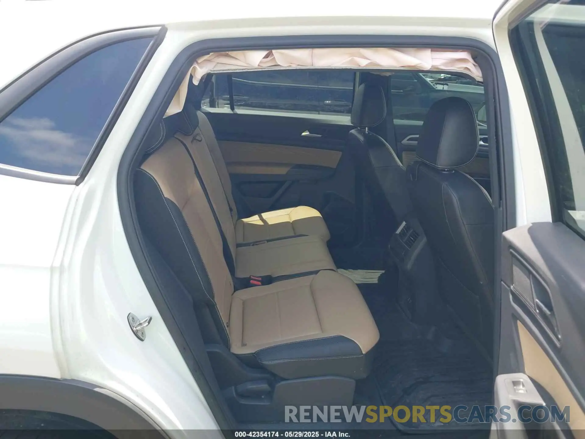 8 Photograph of a damaged car 1V2SC2CA1PC222828 VOLKSWAGEN ATLAS CROSS SPORT 2023