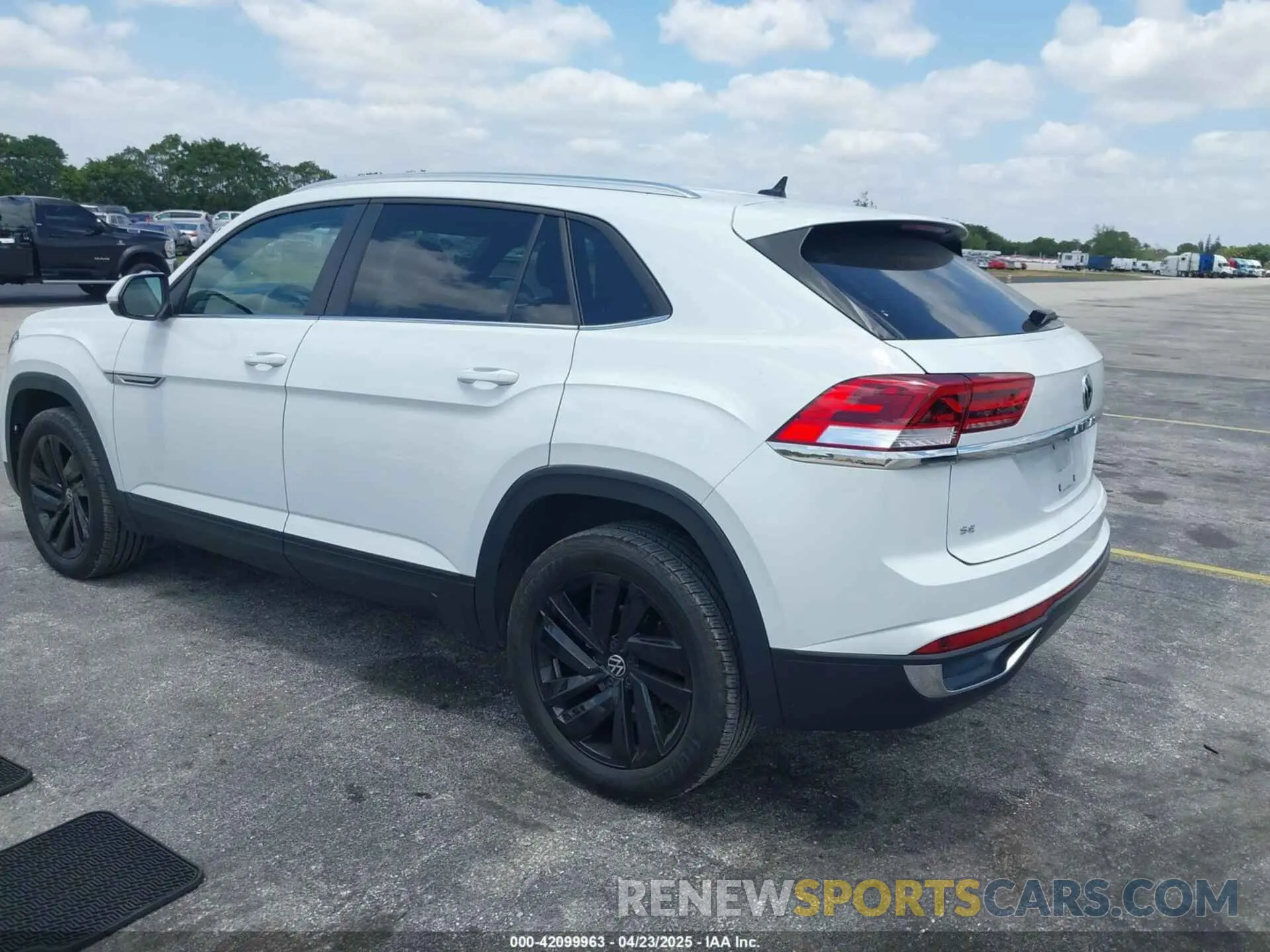 3 Photograph of a damaged car 1V2WC2CA1PC226444 VOLKSWAGEN ATLAS CROSS SPORT 2023