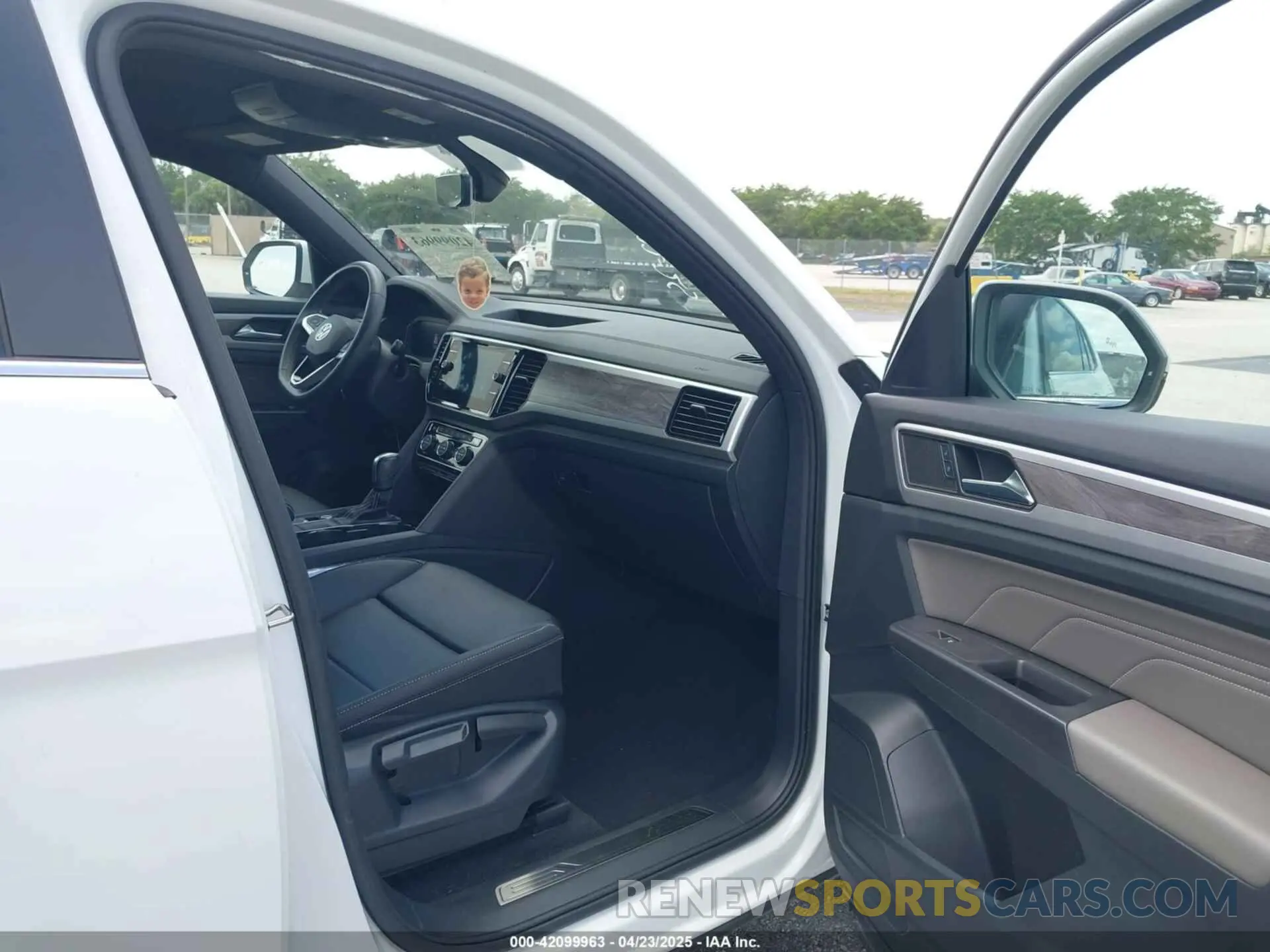 5 Photograph of a damaged car 1V2WC2CA1PC226444 VOLKSWAGEN ATLAS CROSS SPORT 2023