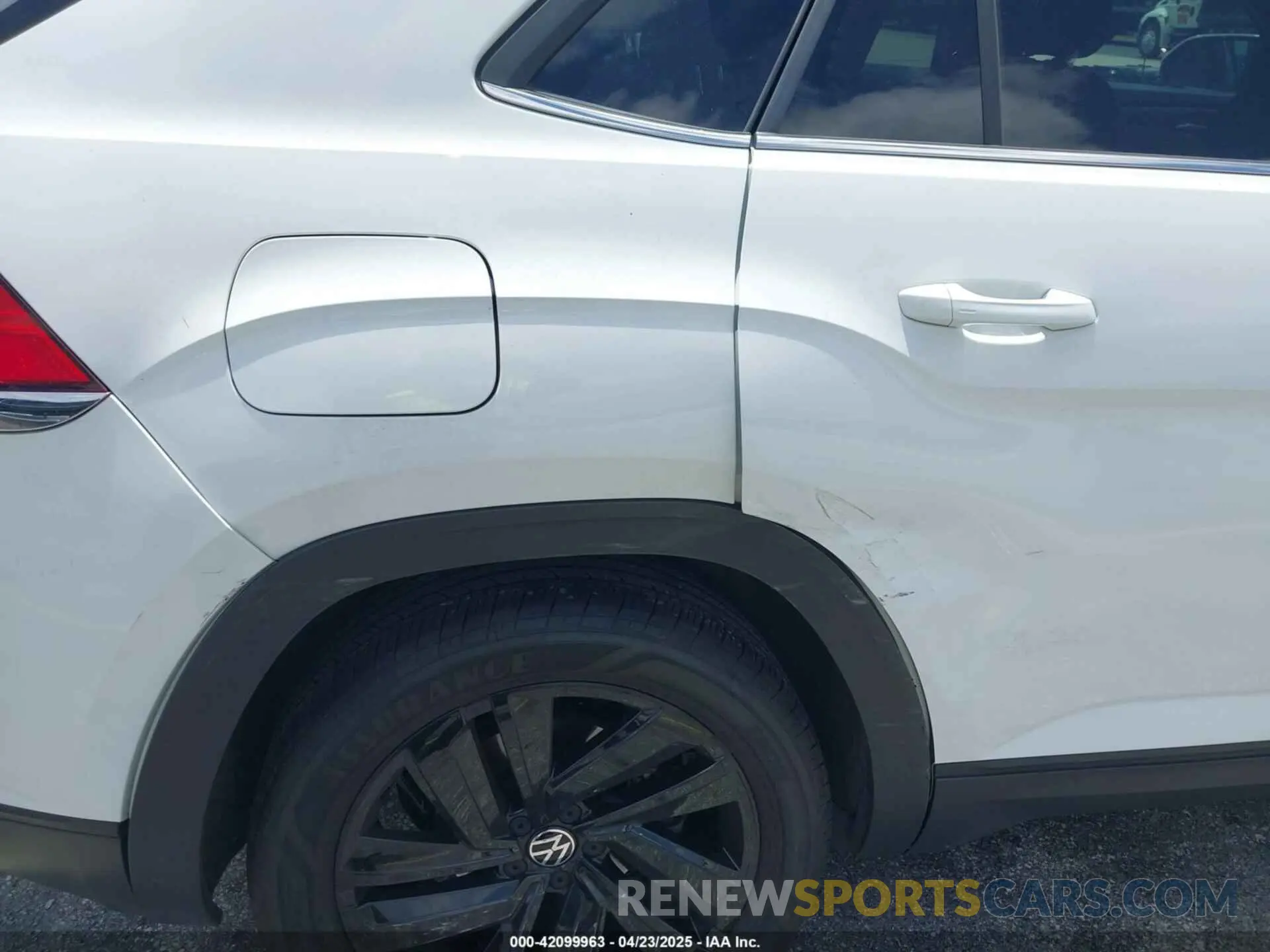 6 Photograph of a damaged car 1V2WC2CA1PC226444 VOLKSWAGEN ATLAS CROSS SPORT 2023