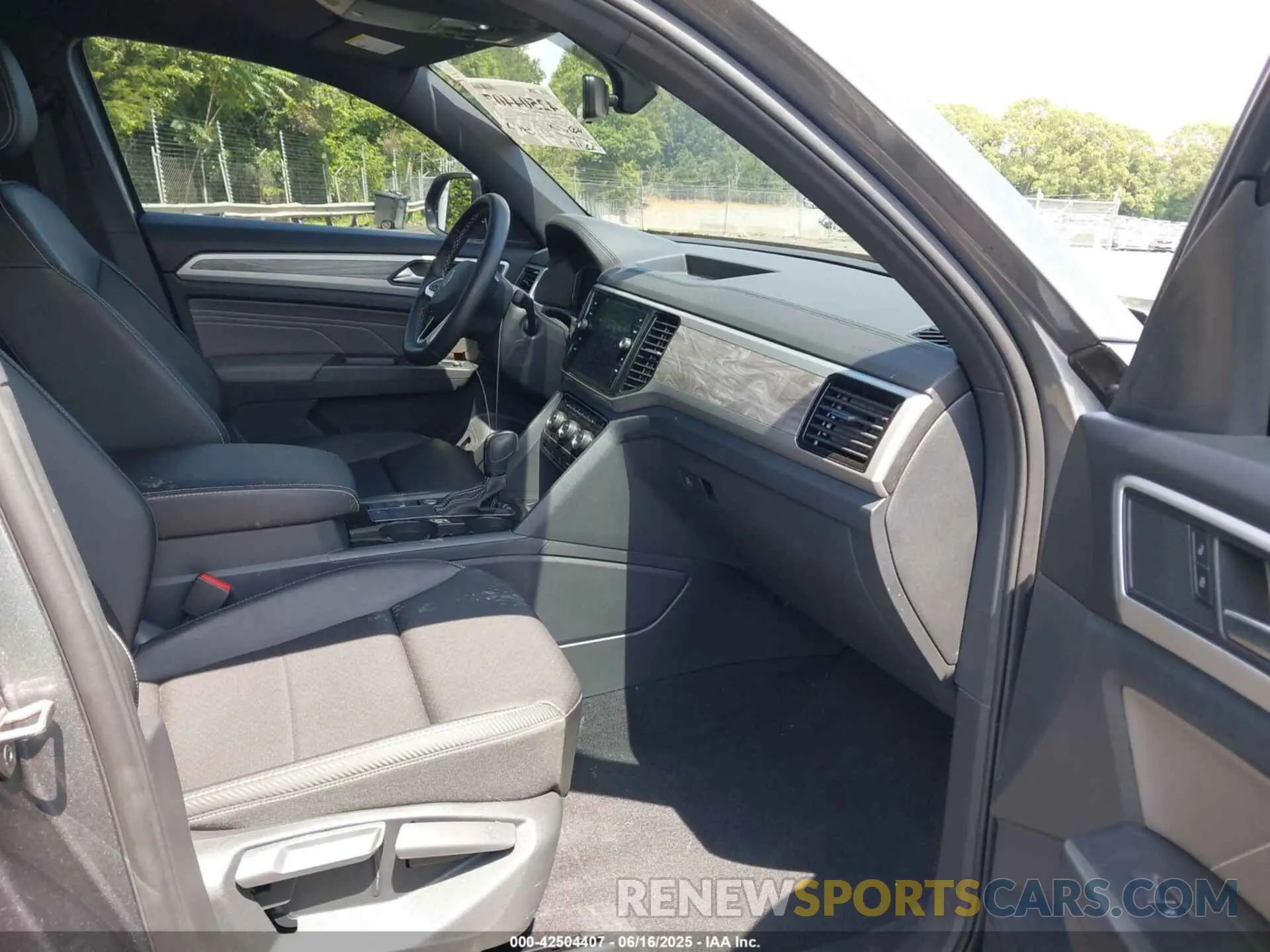 5 Photograph of a damaged car 1V2WE2CA0PC221794 VOLKSWAGEN ATLAS CROSS SPORT 2023