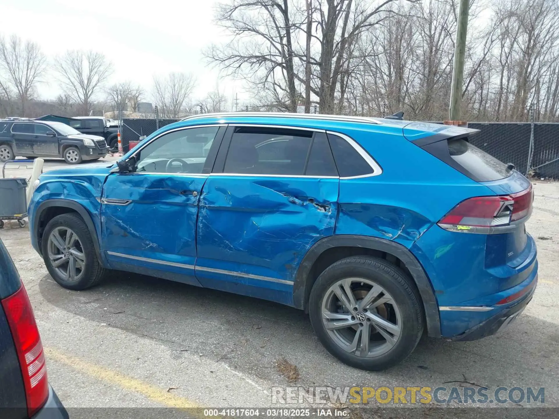 14 Photograph of a damaged car 1V2AE2CA0RC216320 VOLKSWAGEN ATLAS CROSS SPORT 2024