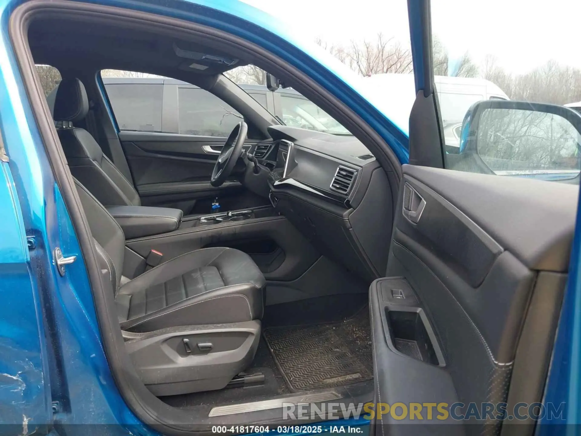 5 Photograph of a damaged car 1V2AE2CA0RC216320 VOLKSWAGEN ATLAS CROSS SPORT 2024
