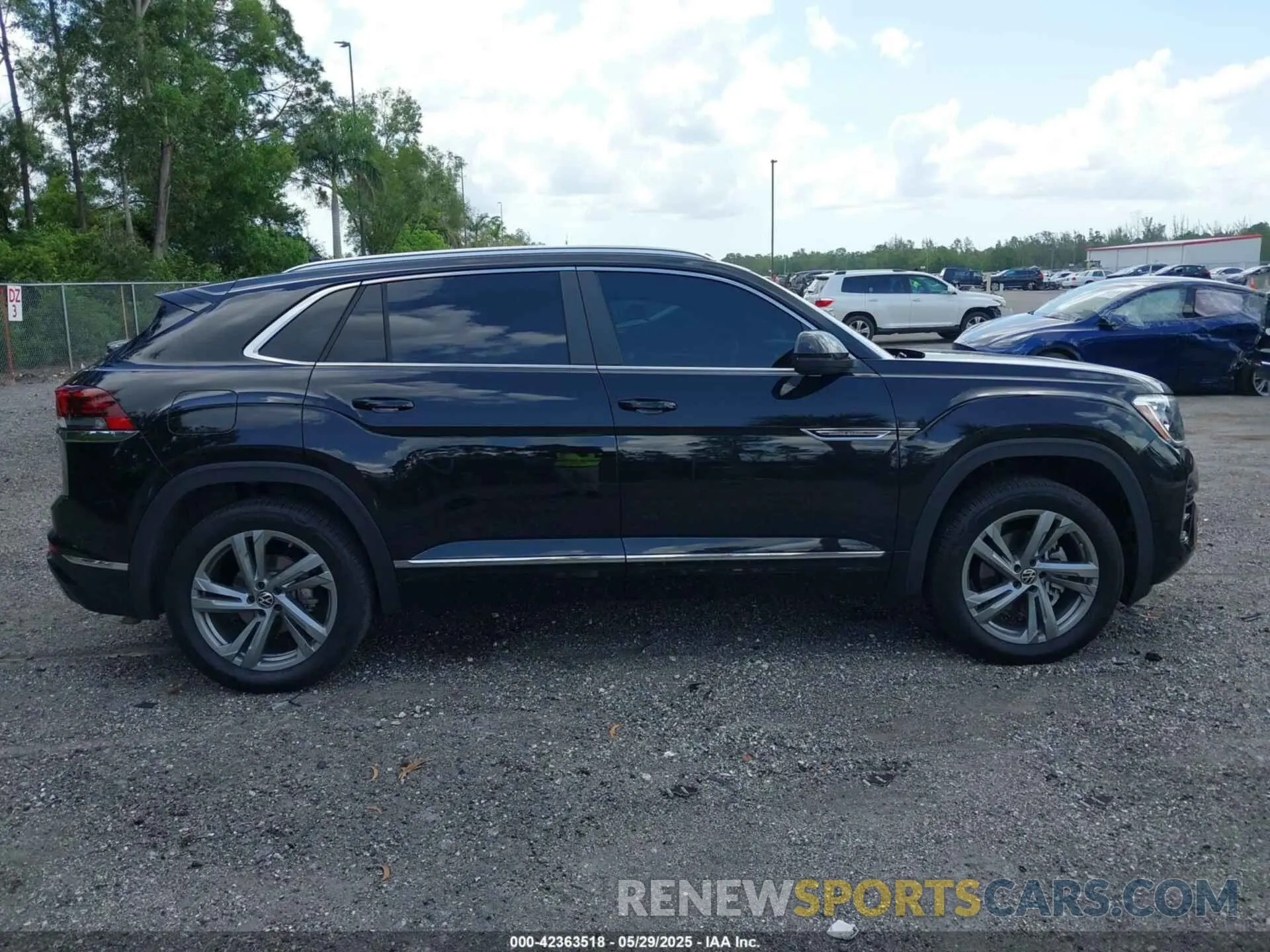 13 Photograph of a damaged car 1V2AE2CA6RC251895 VOLKSWAGEN ATLAS CROSS SPORT 2024