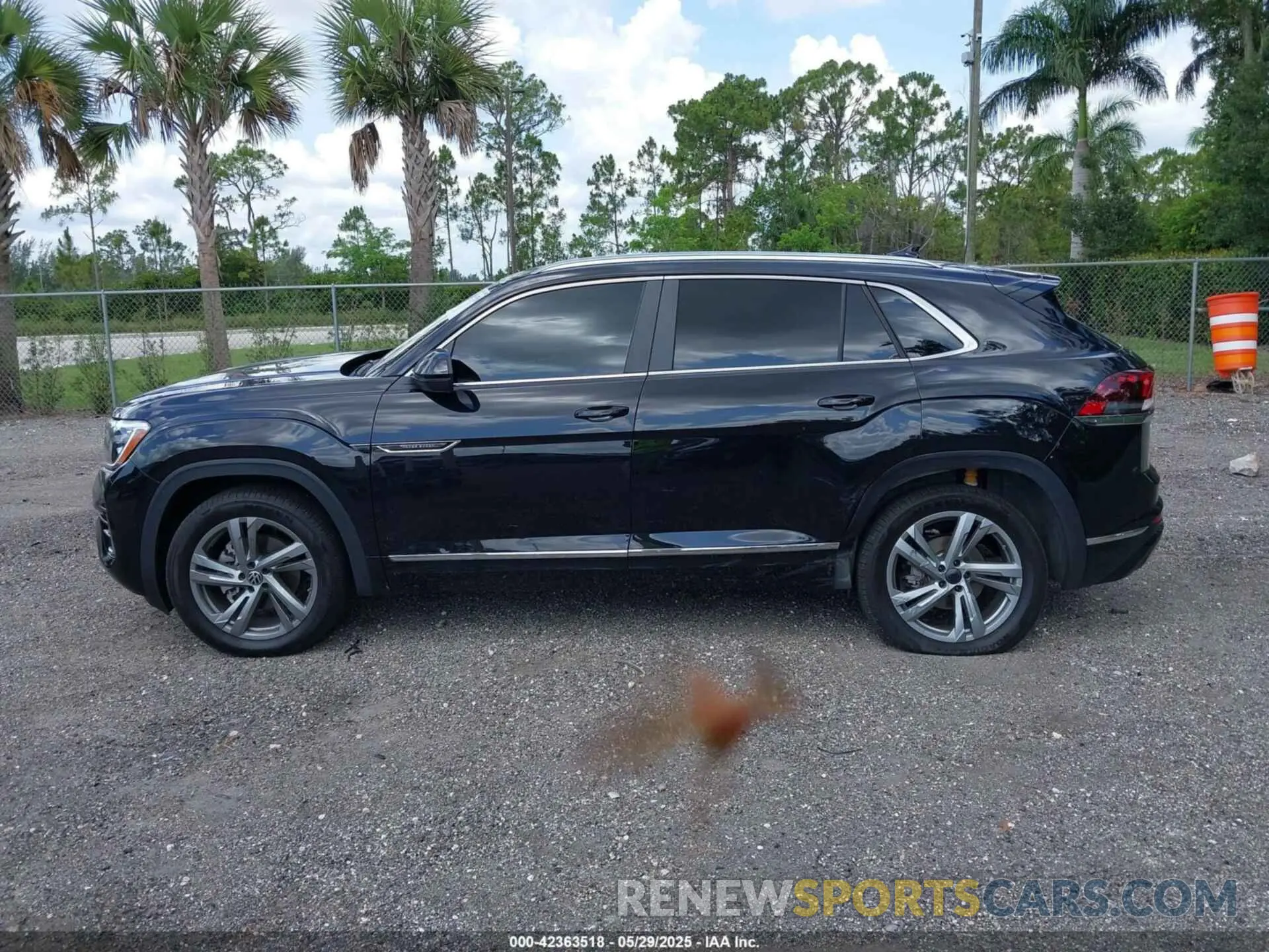 14 Photograph of a damaged car 1V2AE2CA6RC251895 VOLKSWAGEN ATLAS CROSS SPORT 2024